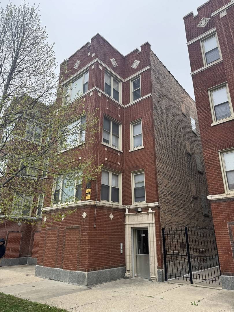 Chicago, IL 60623,3116 W Douglas BLVD