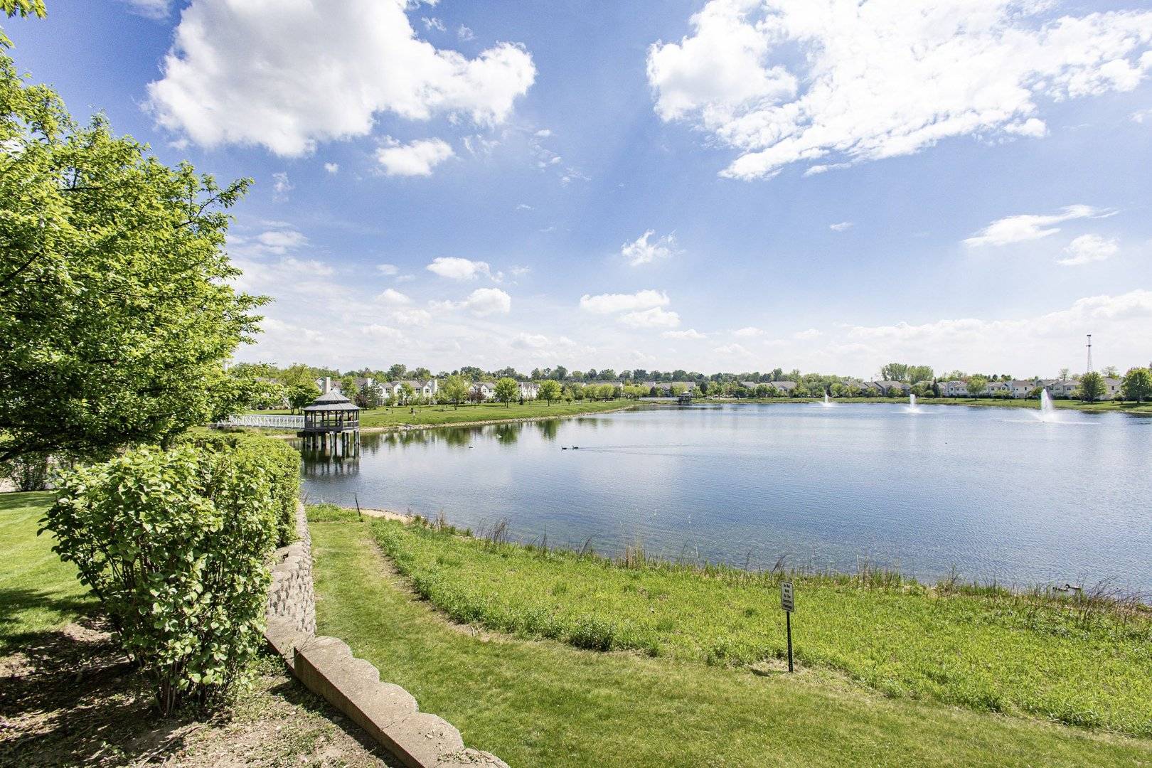 Carpentersville, IL 60110,1953 Cobblestone DR