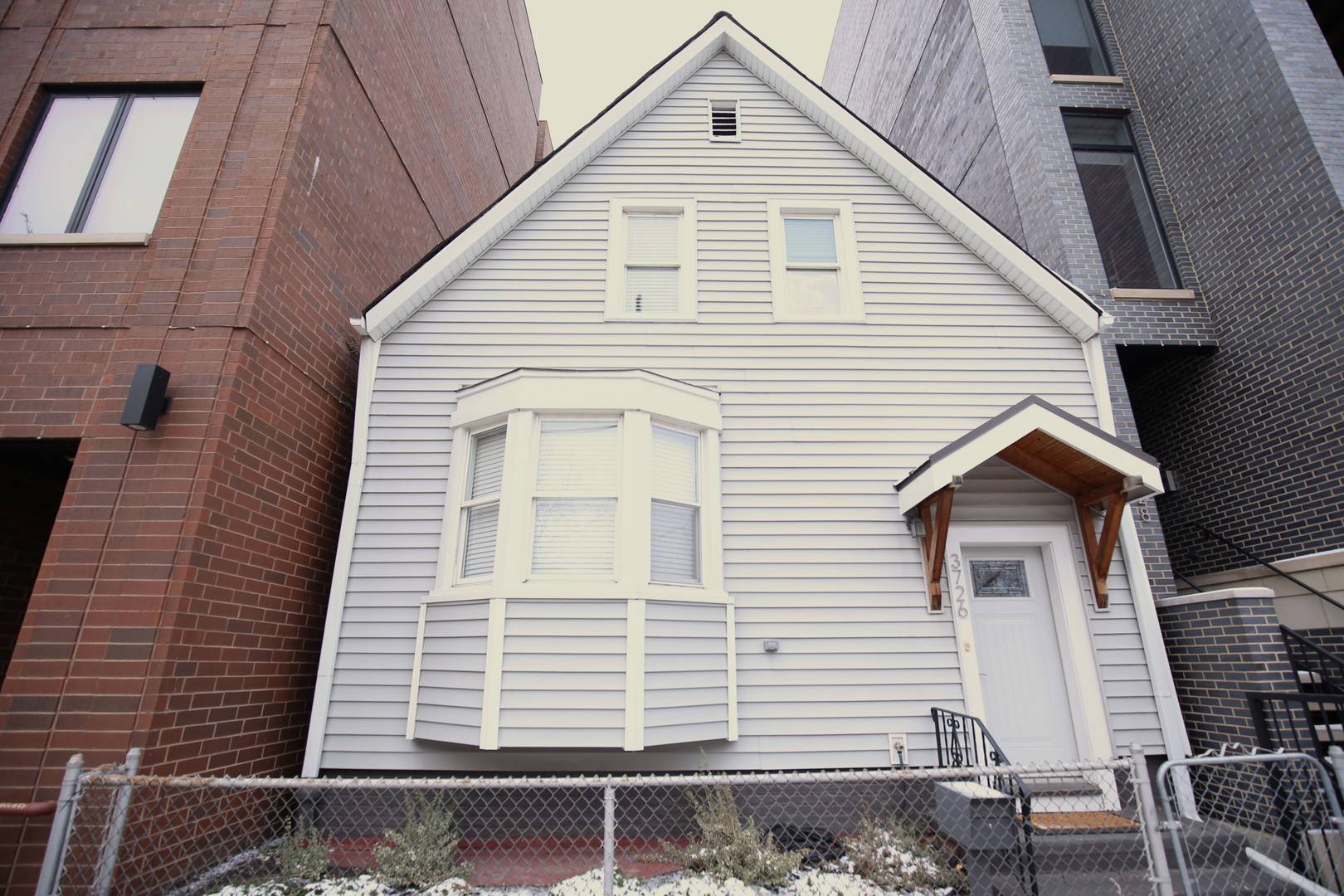 Chicago, IL 60613,3726 N ASHLAND AVE