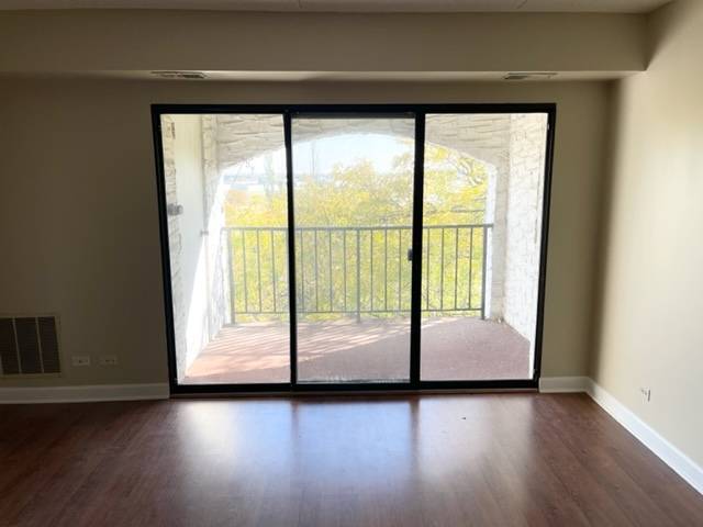 Wheeling, IL 60090,350 PLUM CREEK DR #405