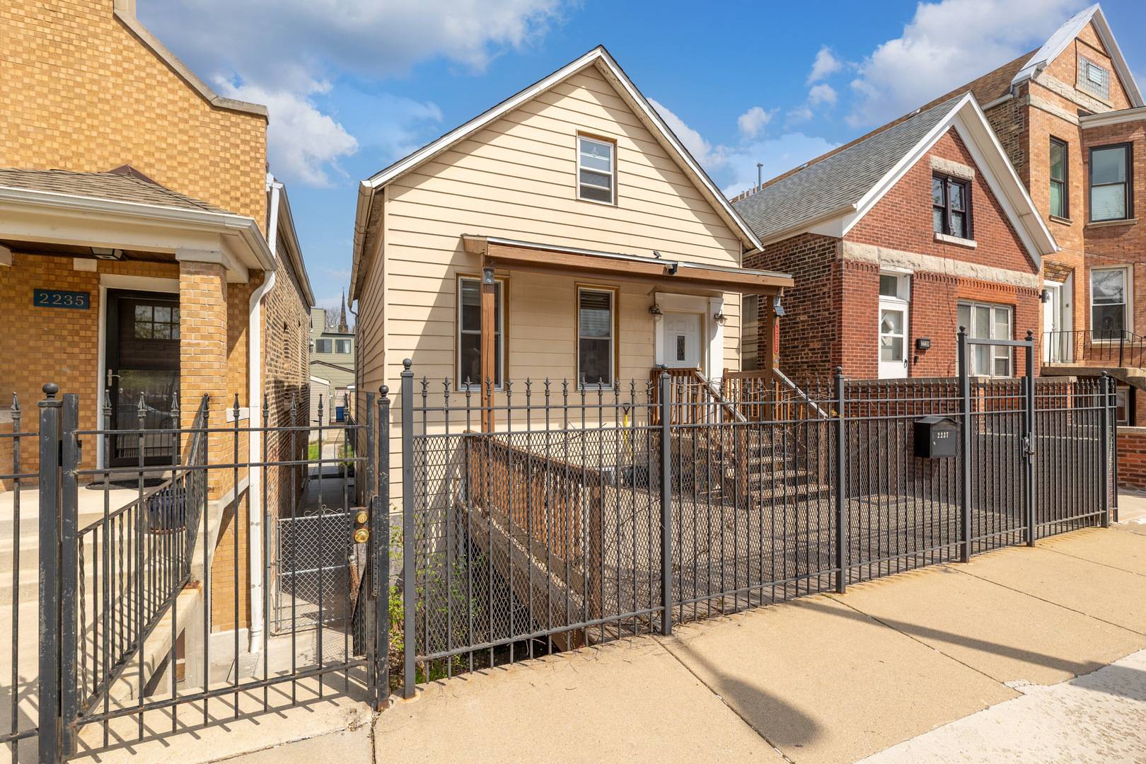 Chicago, IL 60608,2237 S Oakley AVE