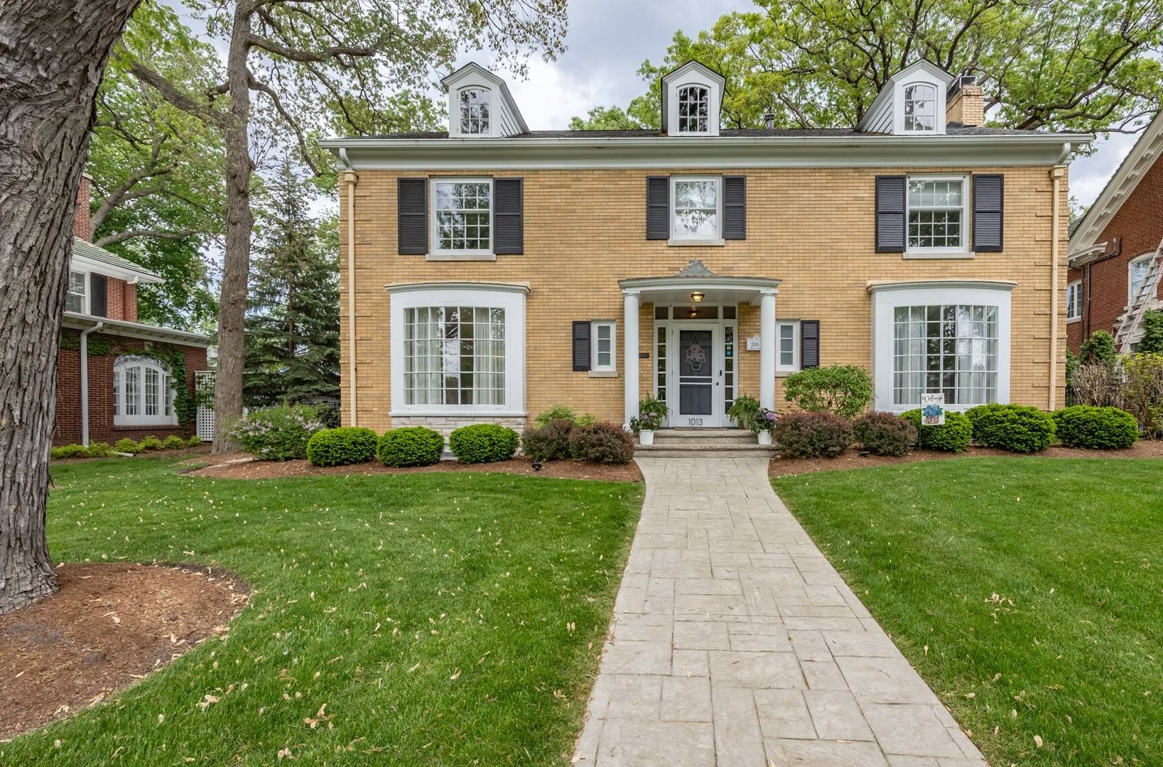 Elgin, IL 60120,1013 Douglas AVE