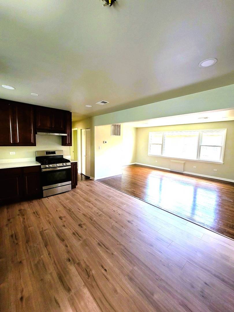 Chicago, IL 60644,5910 W Huron ST #2S