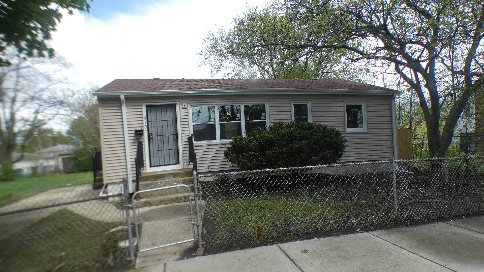 Chicago, IL 60620,9307 S La Salle AVE