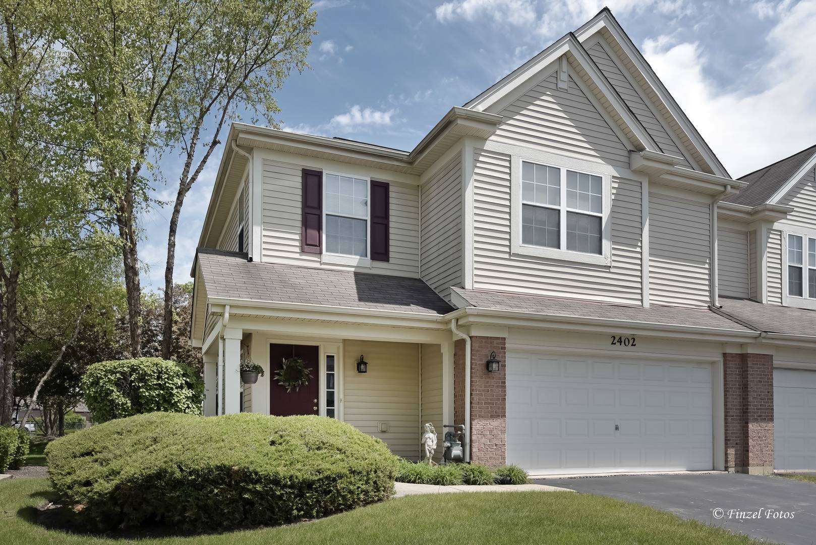 Lake In The Hills, IL 60156,2402 Claremont LN