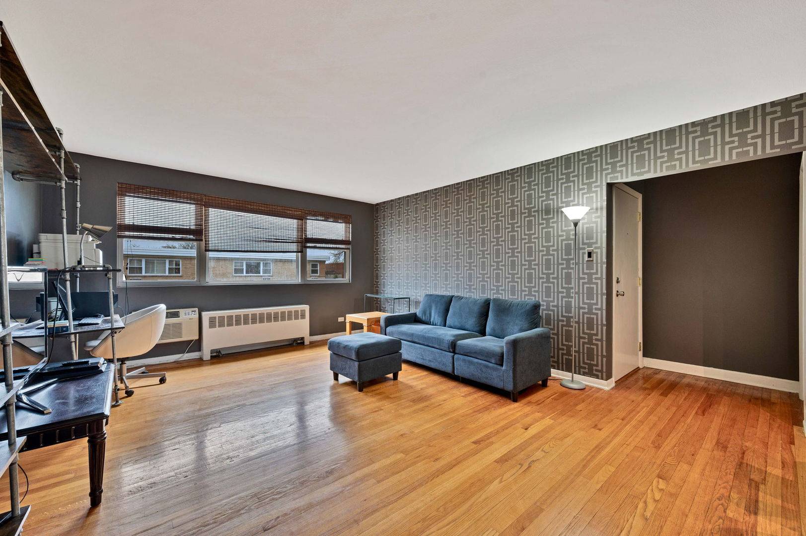 Chicago, IL 60645,7435 N Ridge BLVD #3B
