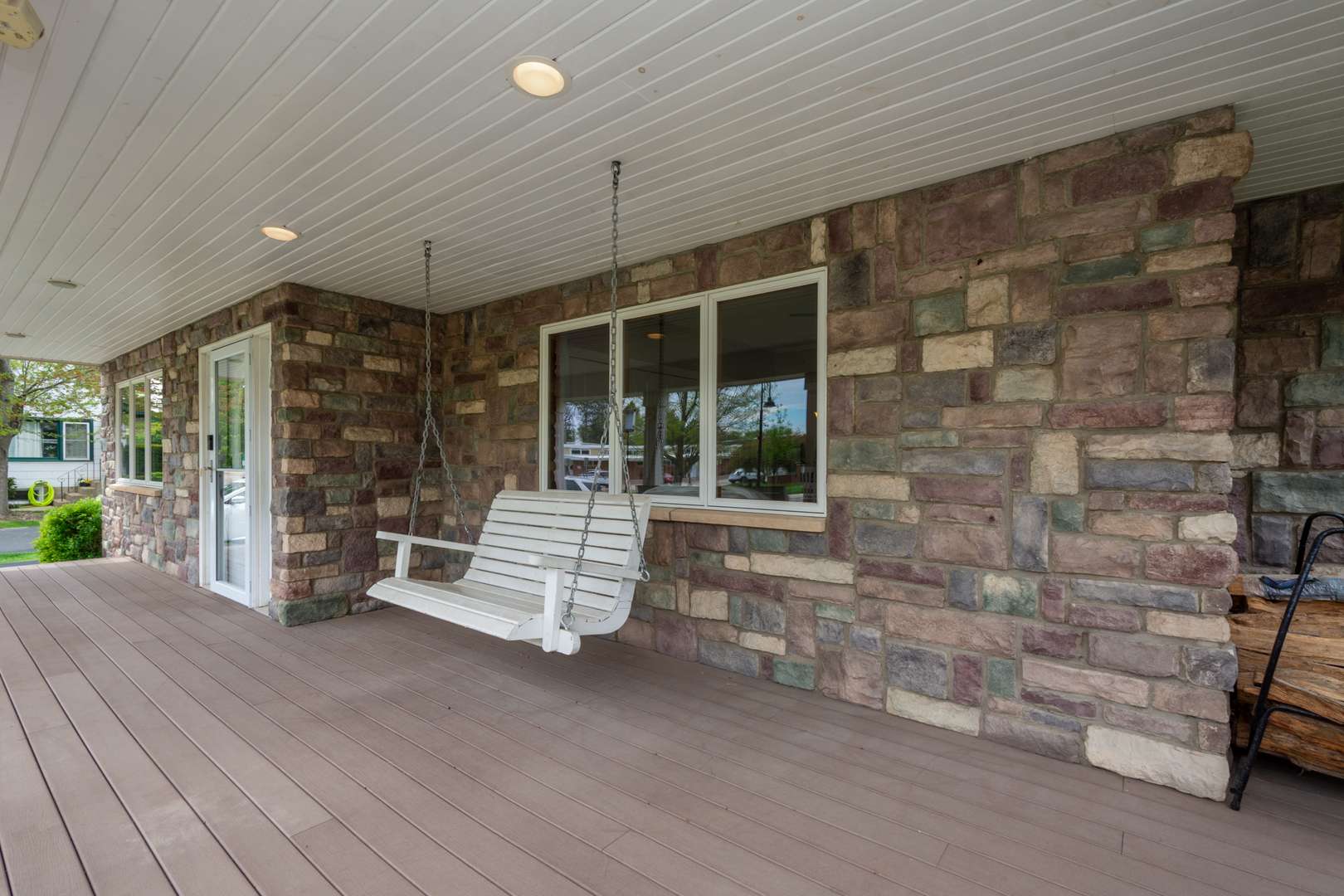 Johnsburg, IL 60051,2112 Church ST