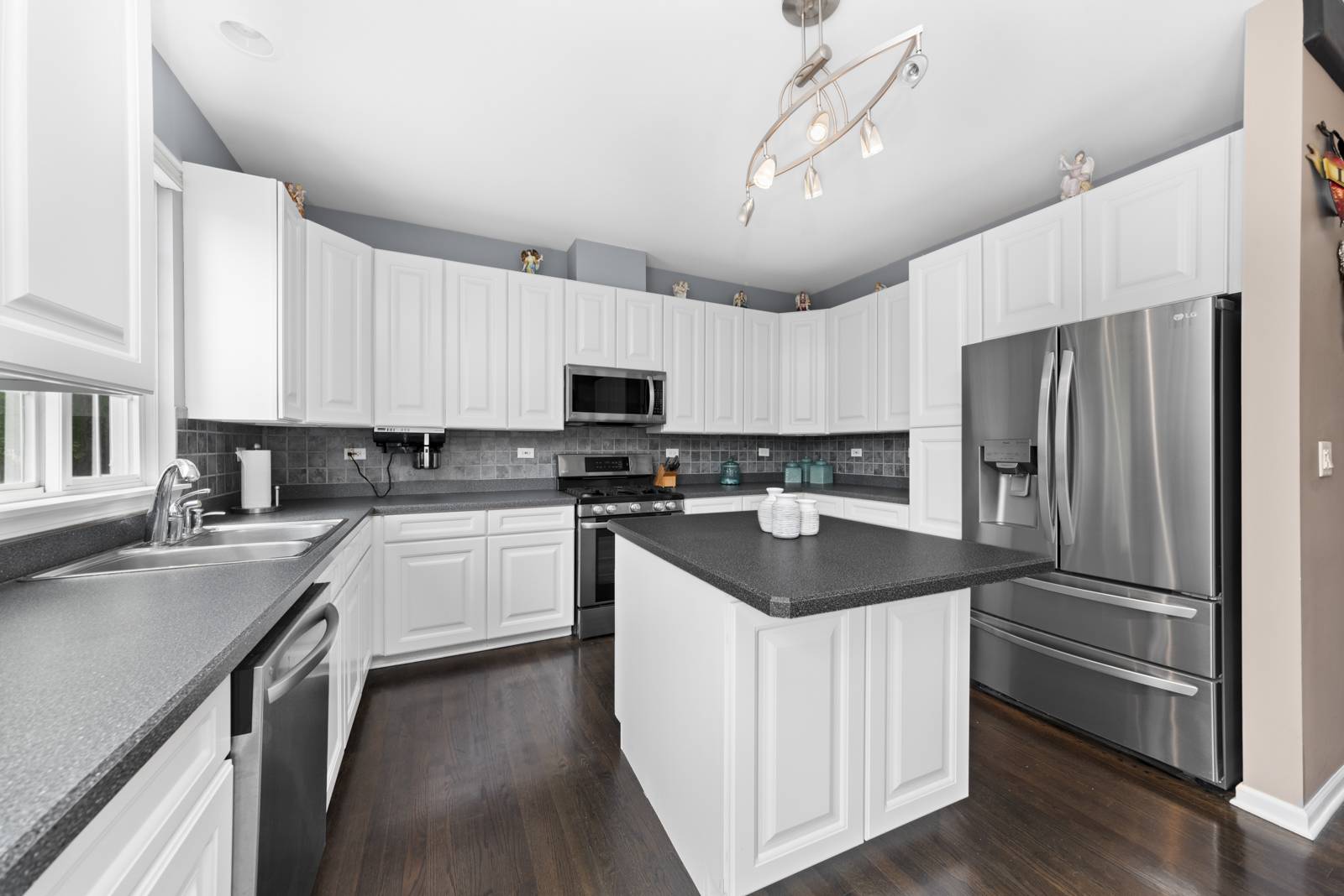 Elgin, IL 60123,1629 MONTCLAIR DR