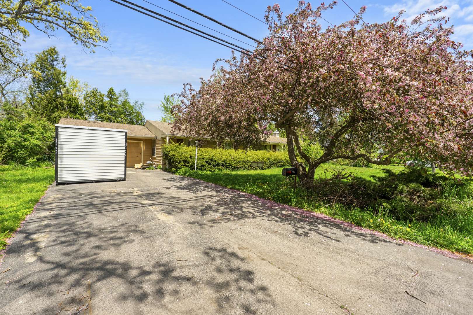 Crystal Lake, IL 60014,710 Woodland DR