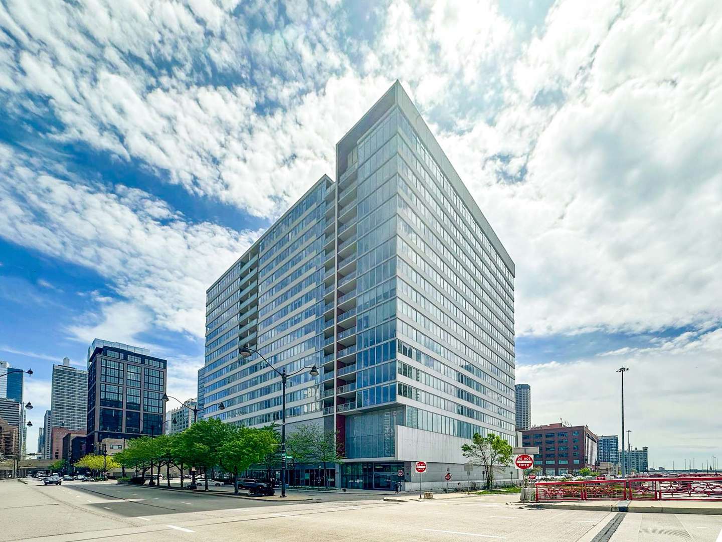 Chicago, IL 60661,659 W Randolph ST #1407