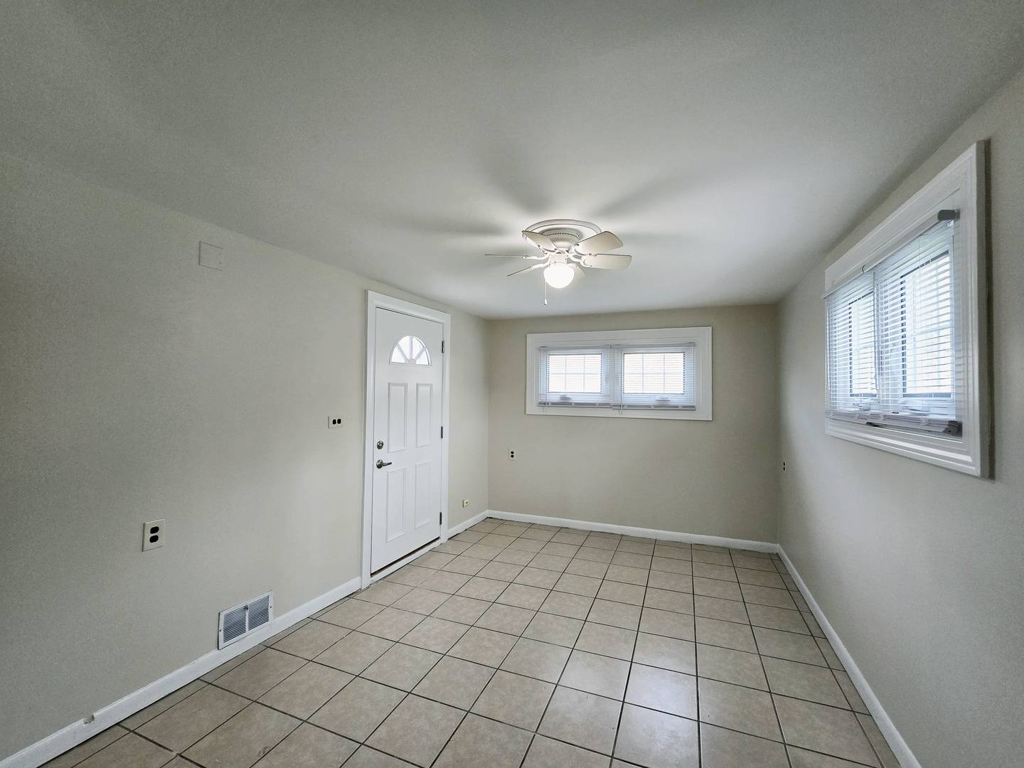 Schiller Park, IL 60176,5010 Harold AVE #B