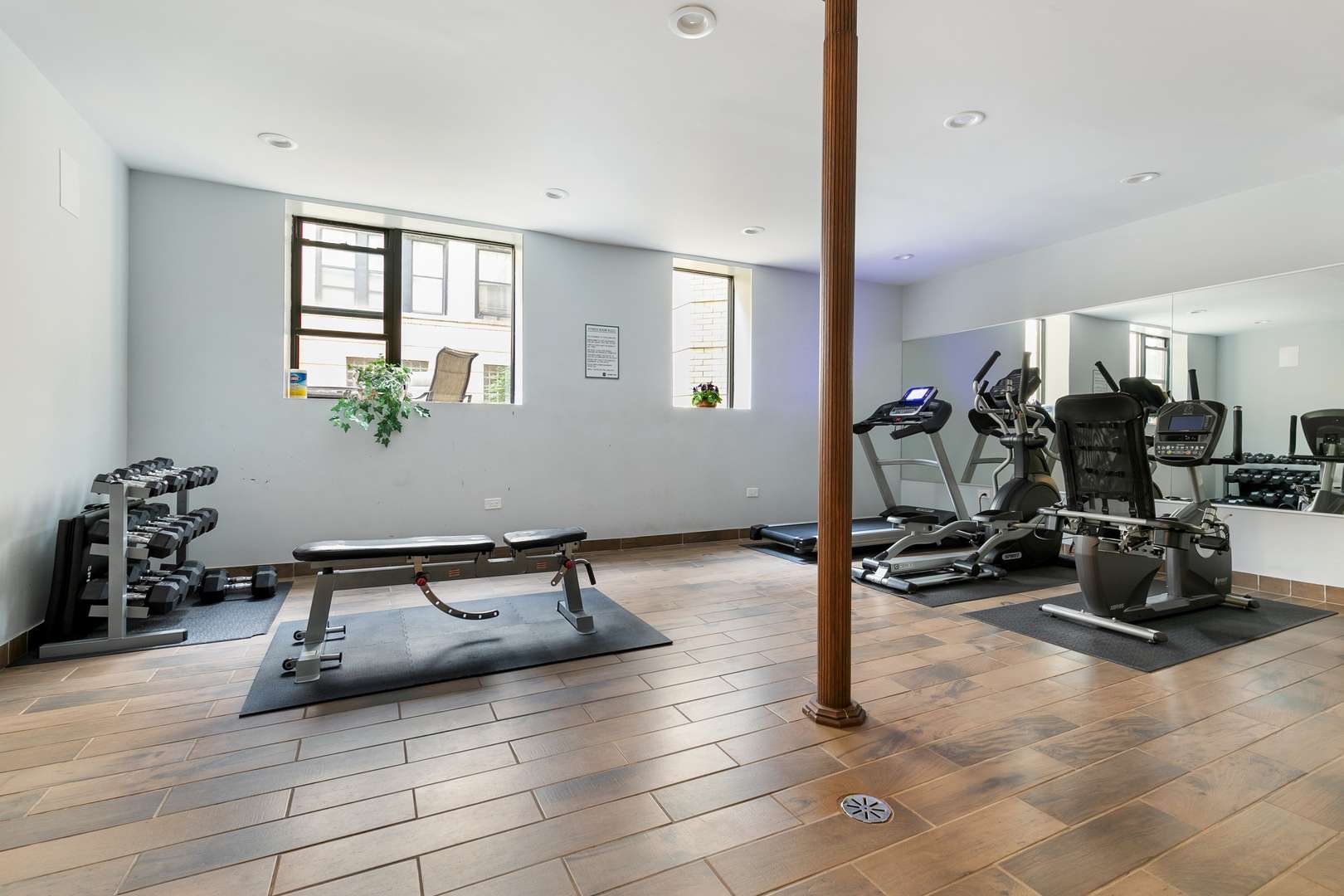 Chicago, IL 60647,3641 W Dickens AVE #3B