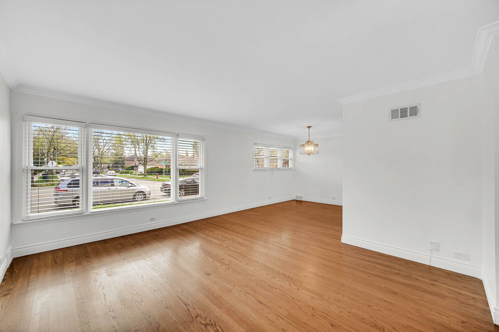 Skokie, IL 60076,4028 Howard ST