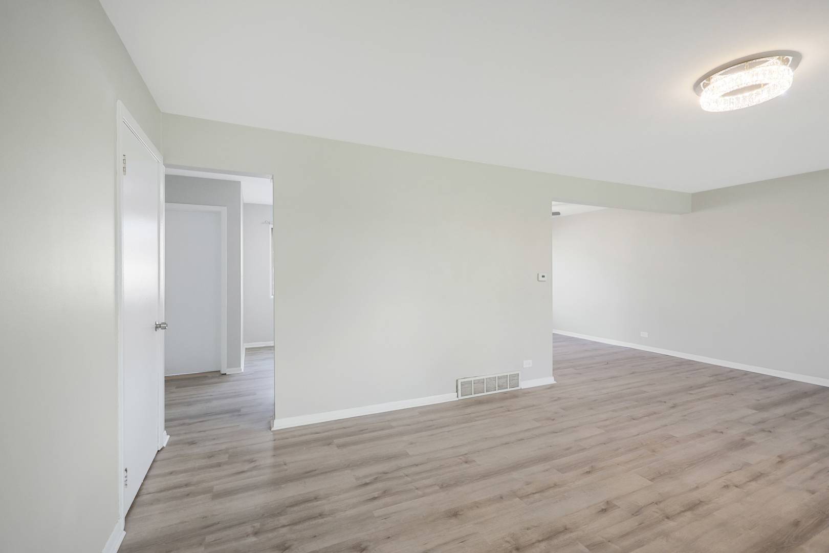 Niles, IL 60714,9002 N Clifton AVE #0