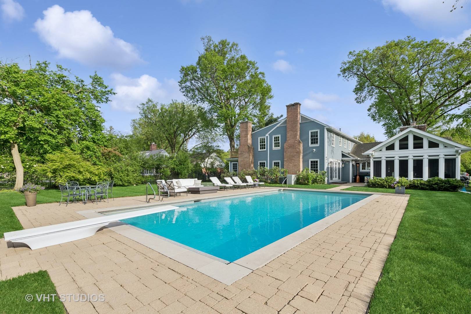Winnetka, IL 60093,11 Longmeadow RD