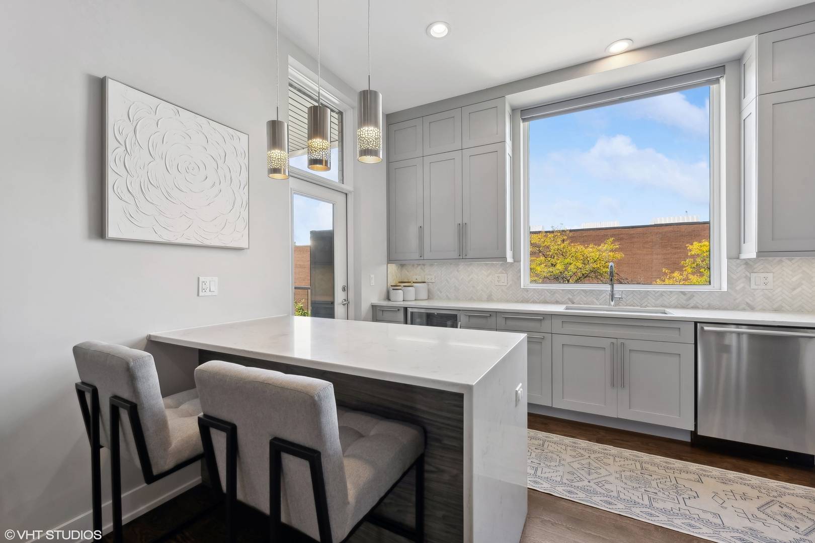 Chicago, IL 60622,1121 N Western AVE #3S