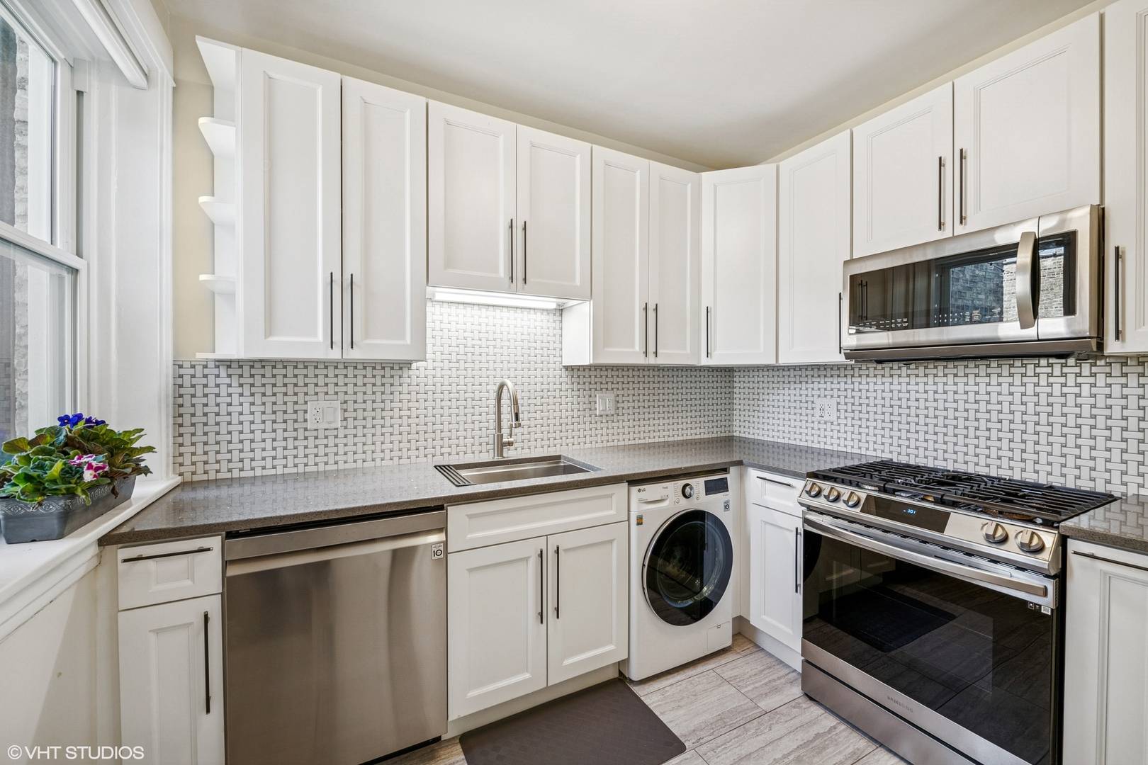 Chicago, IL 60614,723 W Belden AVE #3