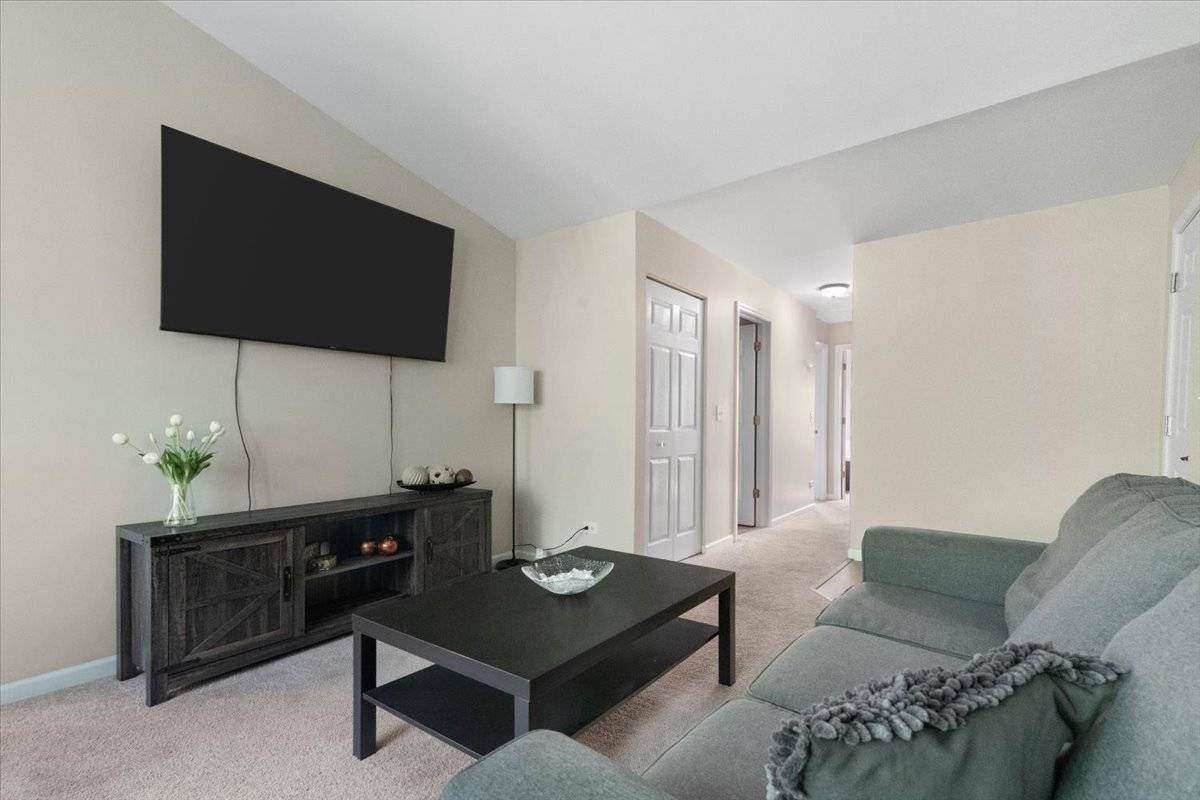 Round Lake Beach, IL 60073,1171 N Red Oak CIR #3