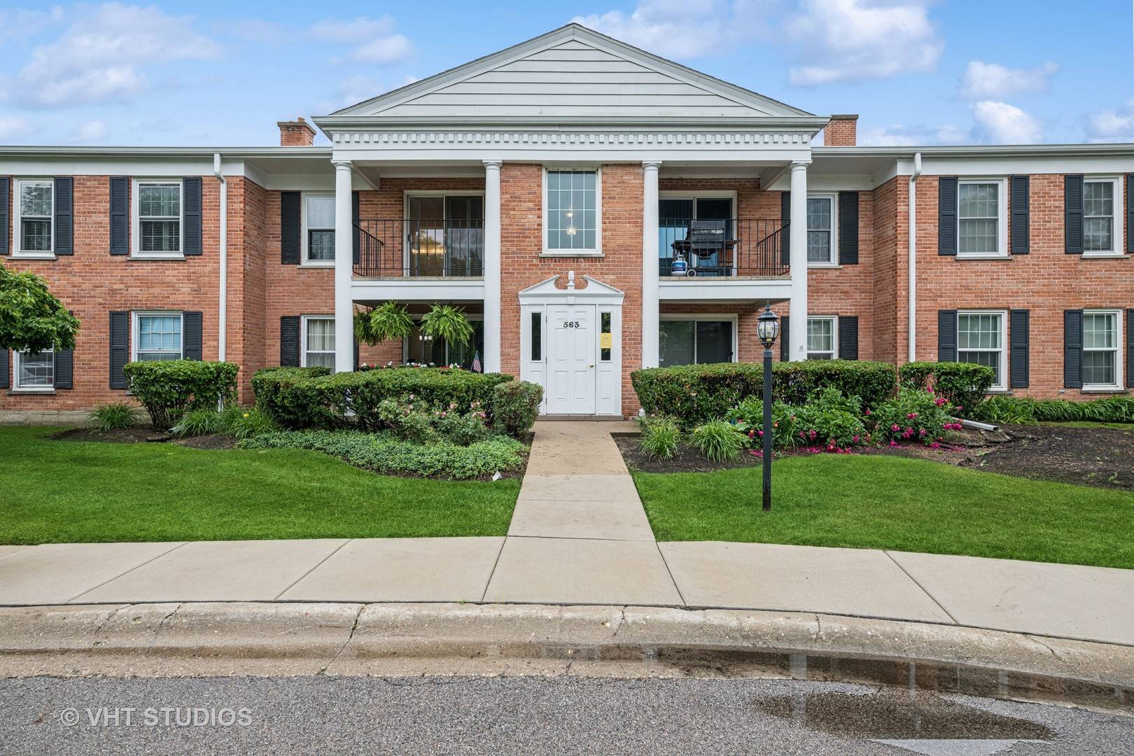Barrington, IL 60010,563 Shorely DR #204
