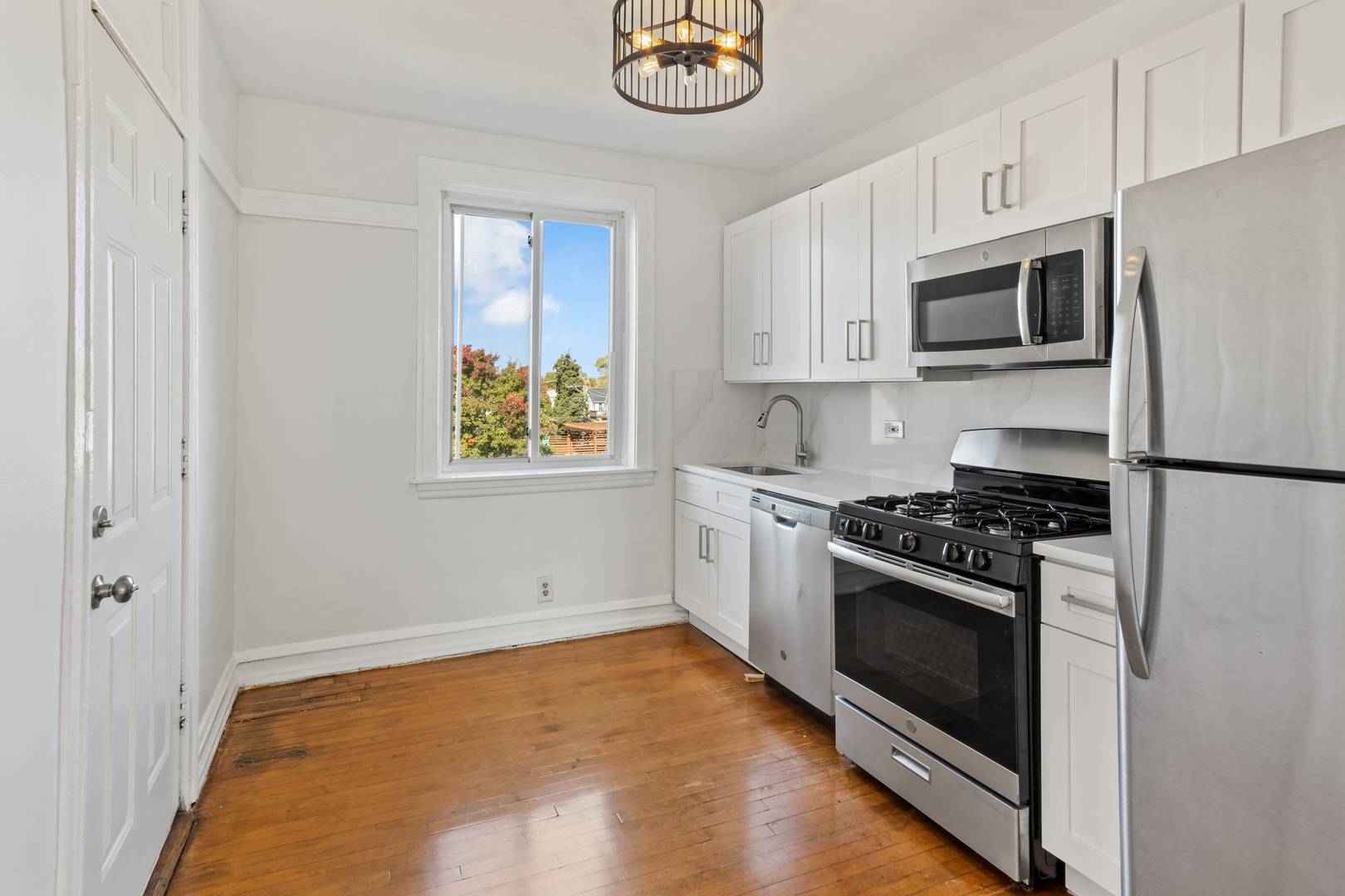 Chicago, IL 60618,3050 W Cornelia ST #3