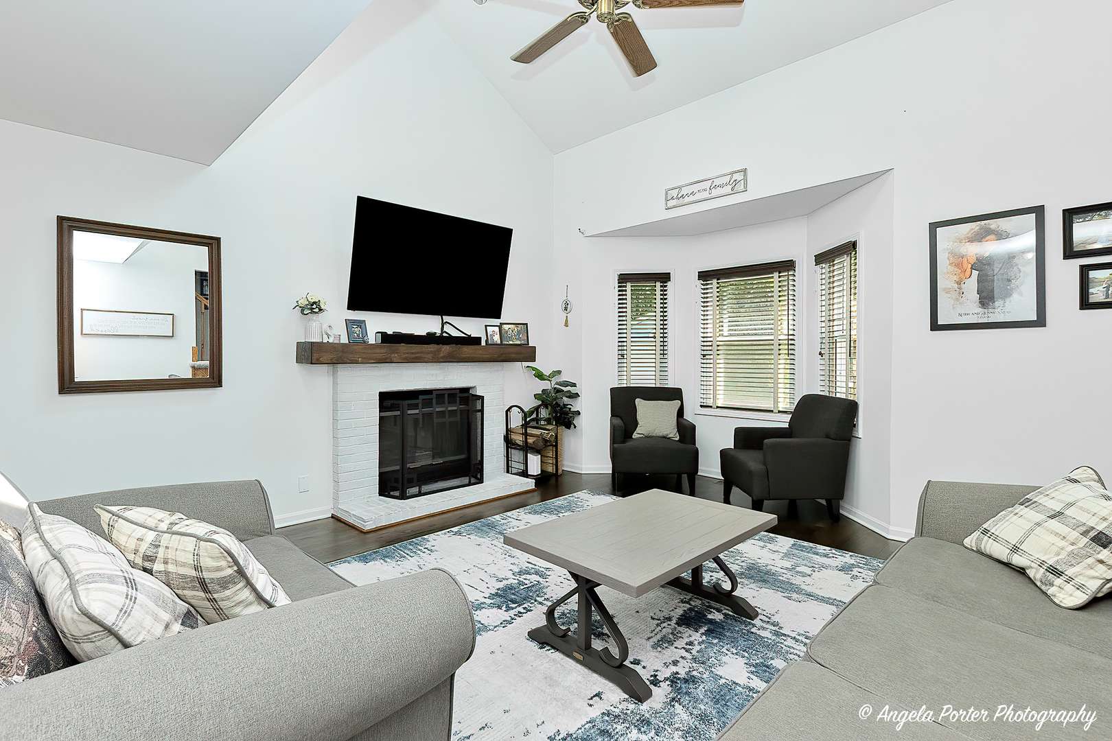 Mchenry, IL 60050,1208 Capri TER