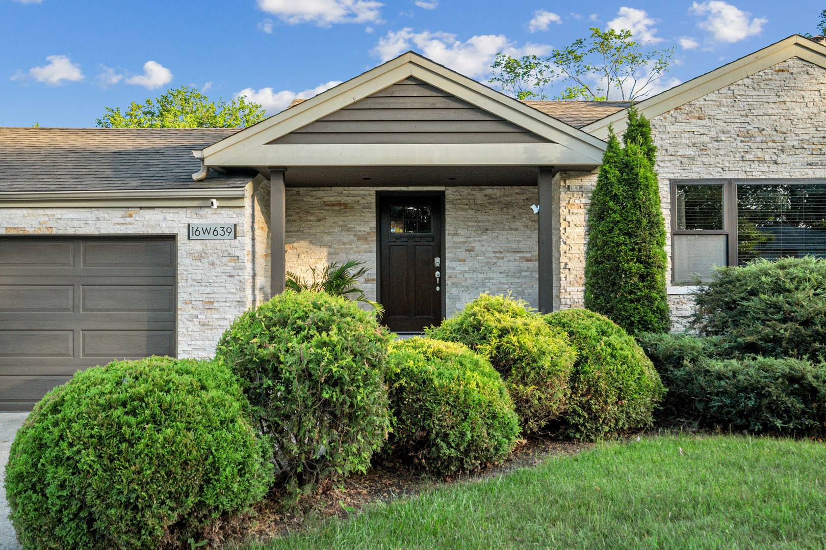 Bensenville, IL 60106,16W639 Red Oak AVE