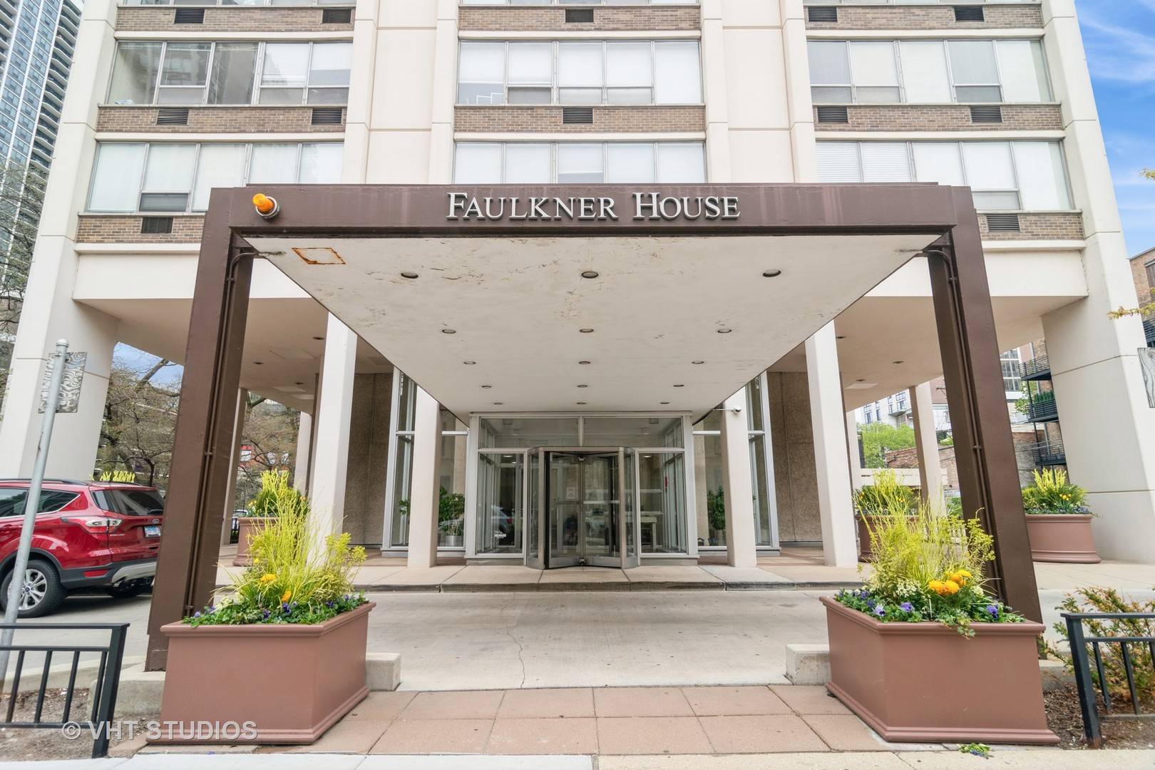 Chicago, IL 60610,70 W Burton PL #703F