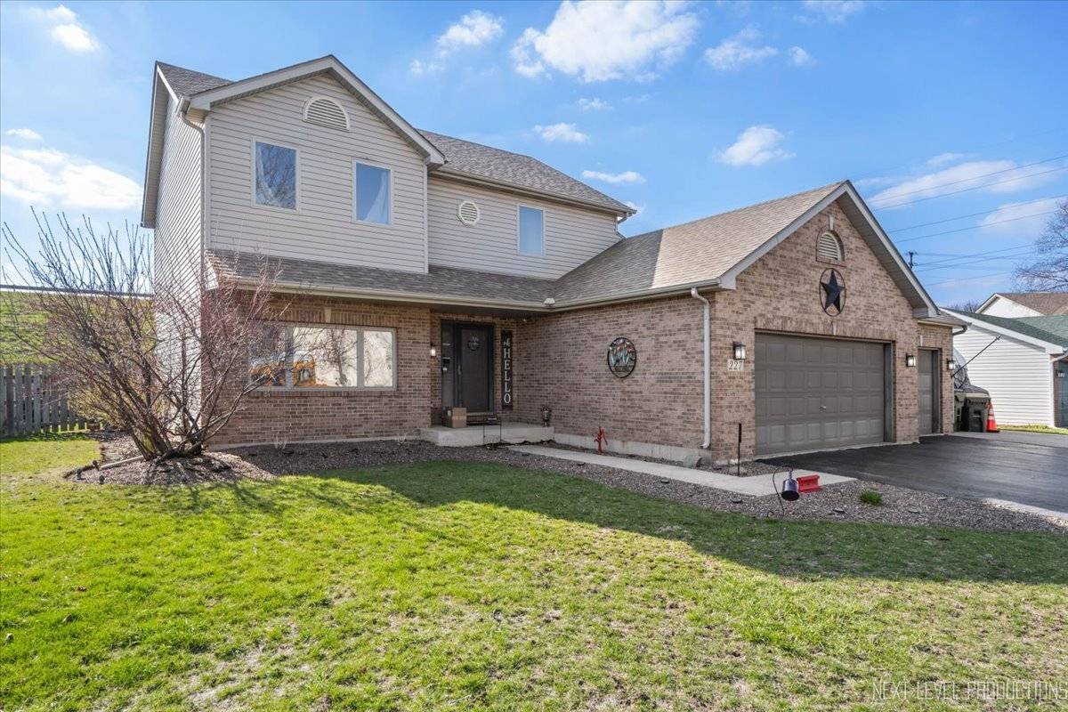 Oswego, IL 60543,227 Wolverine DR