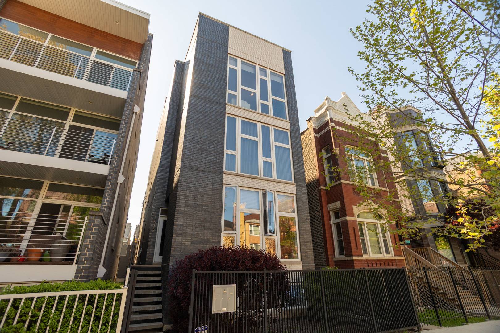 Chicago, IL 60622,1532 N Artesian AVE #3