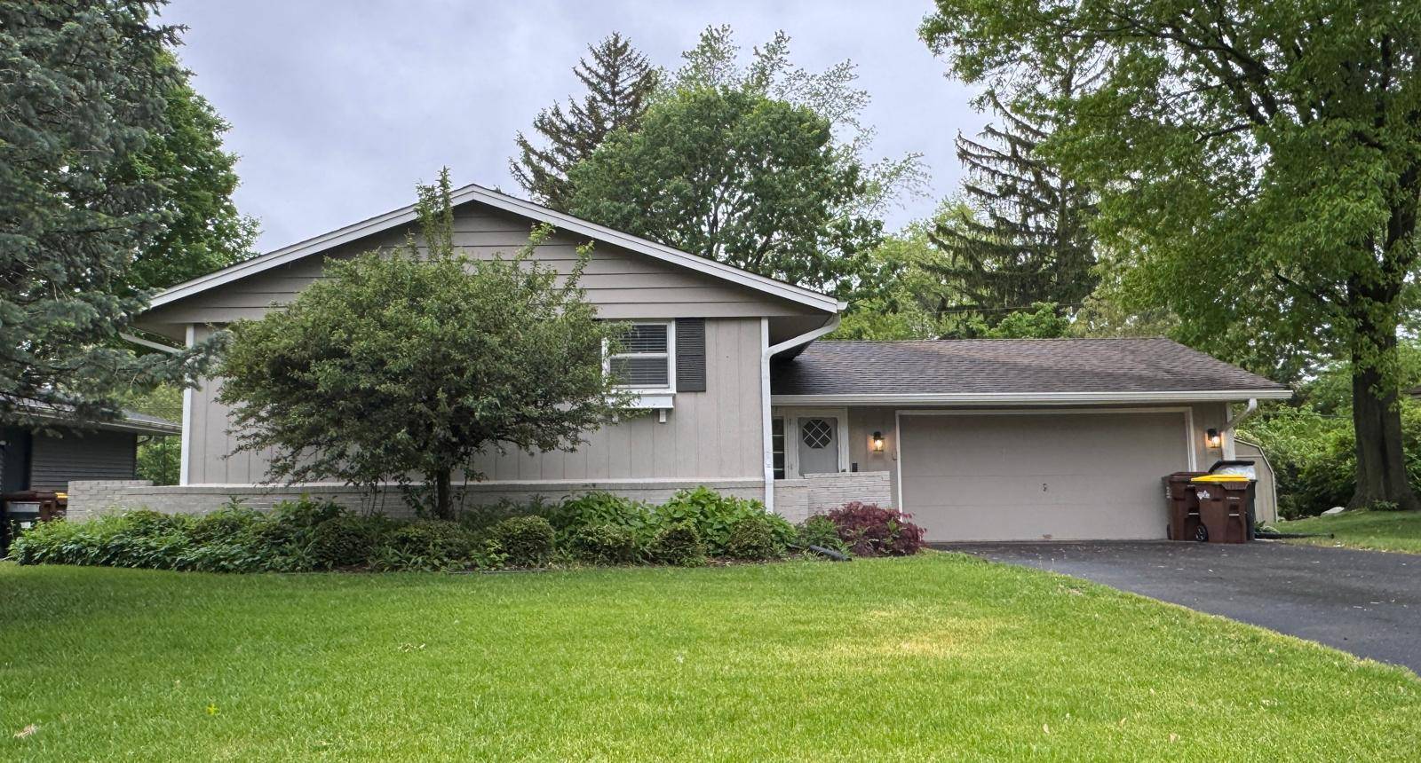 Rockford, IL 61107,1698 Williamsburg RD