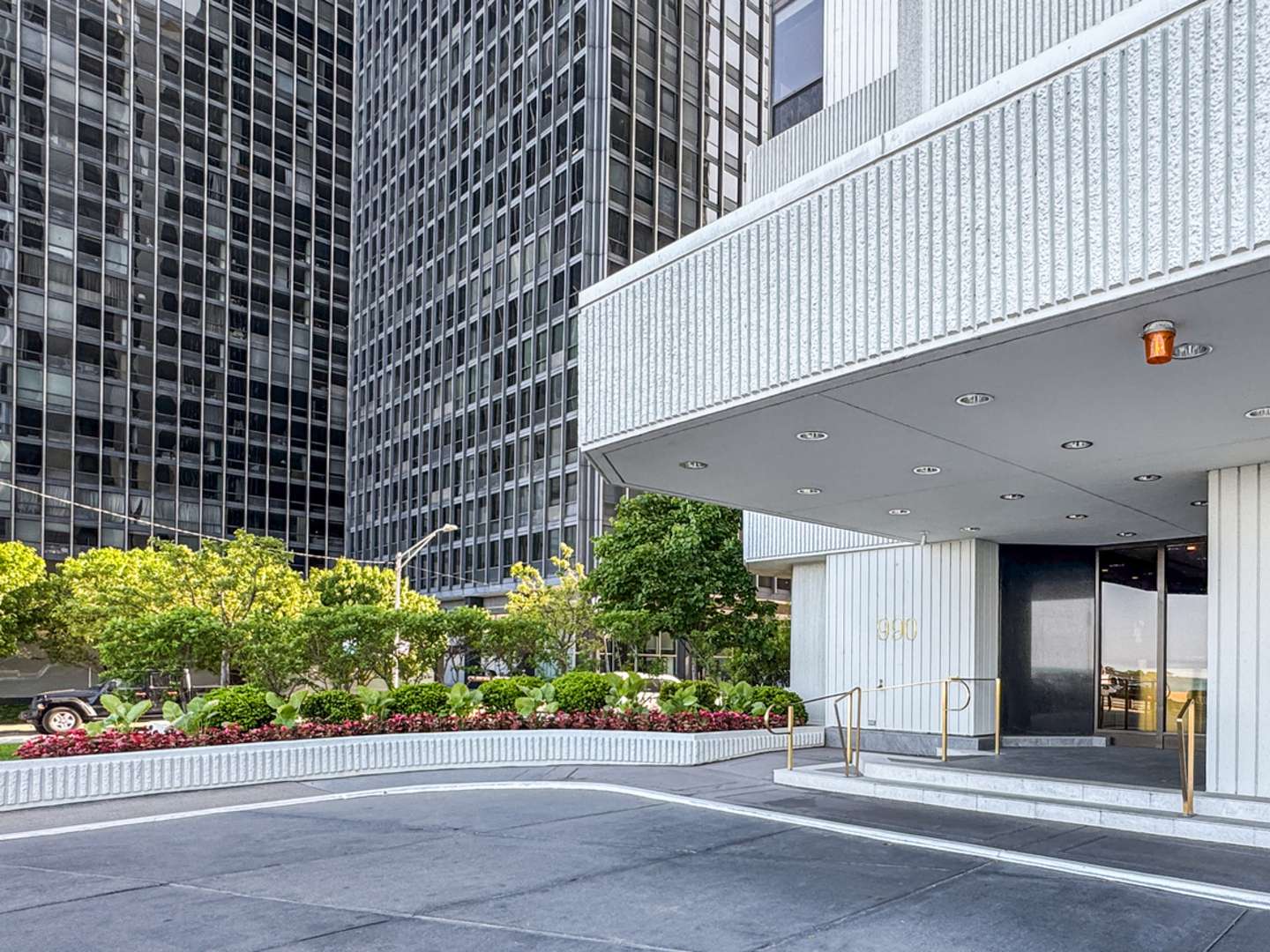 Chicago, IL 60611,990 N Lake Shore DR #25A