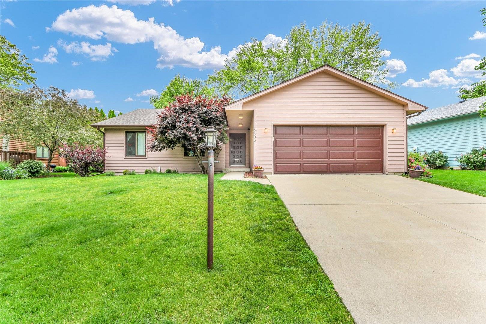 Urbana, IL 61802,2805 Susan Stone DR