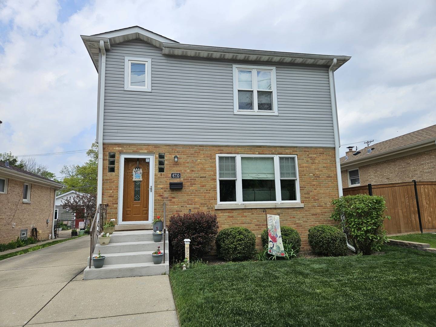Niles, IL 60714,6710 W Harts RD