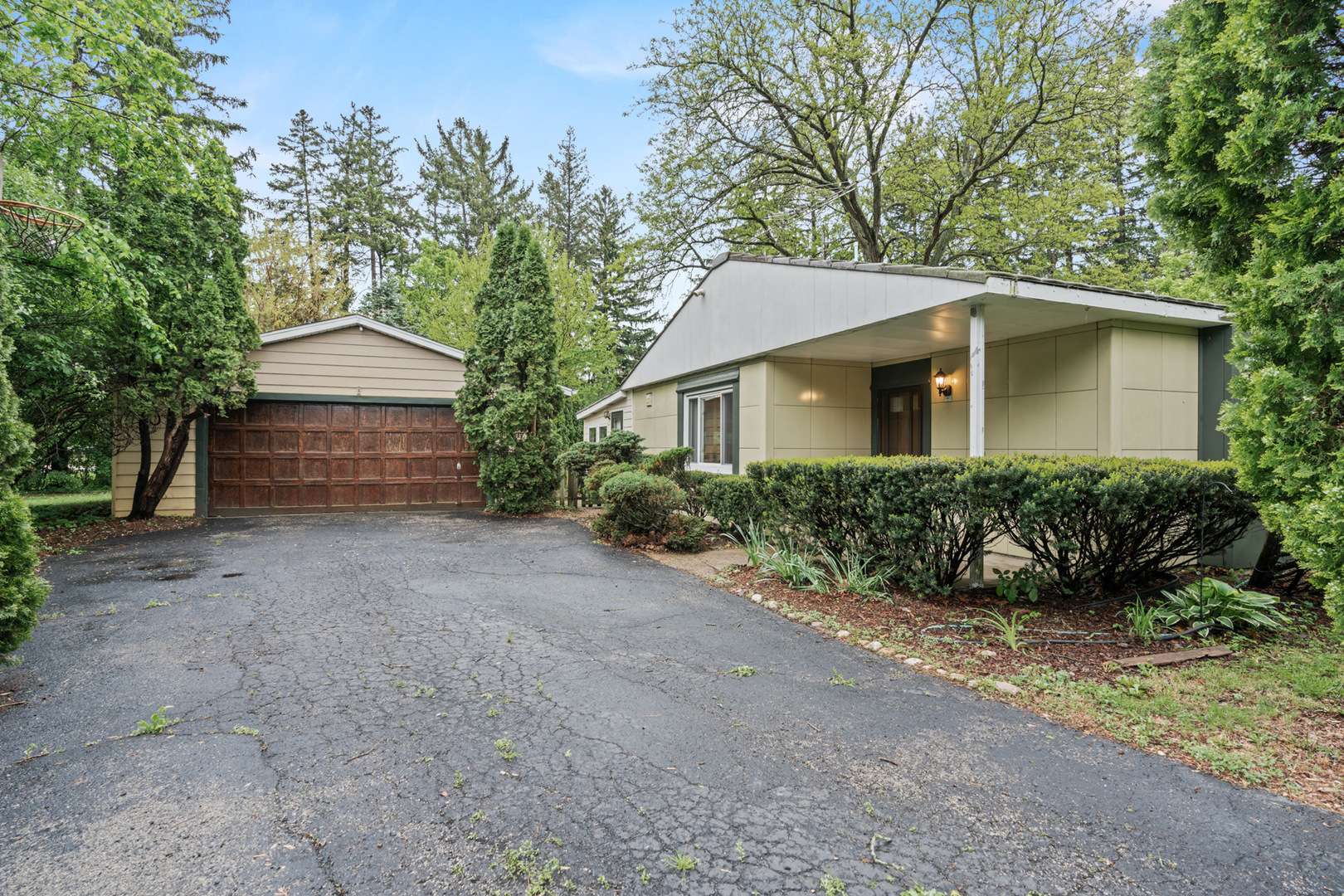 Lincolnshire, IL 60069,5 Stonegate CIR