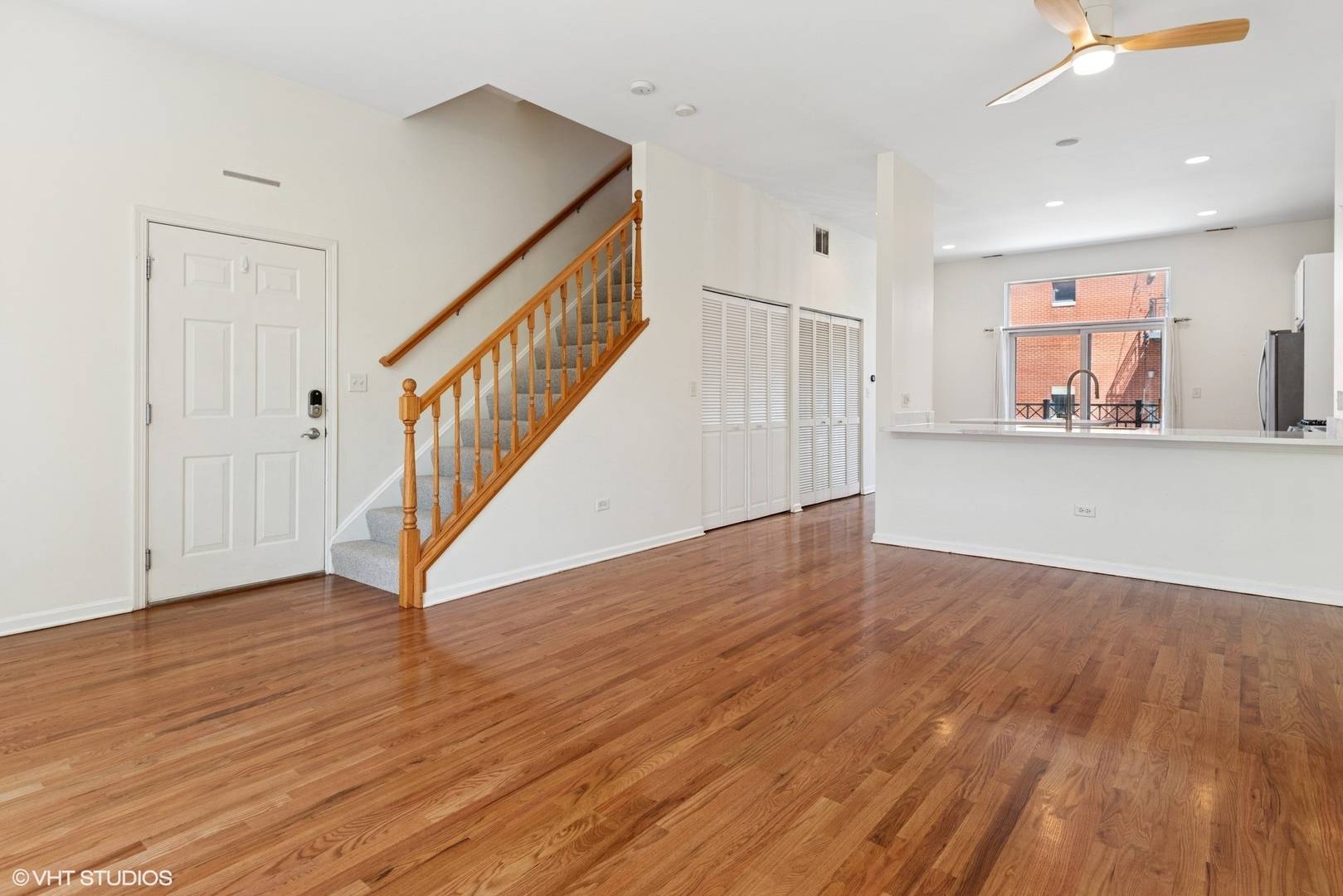 Chicago, IL 60608,948 W College Pkwy #2