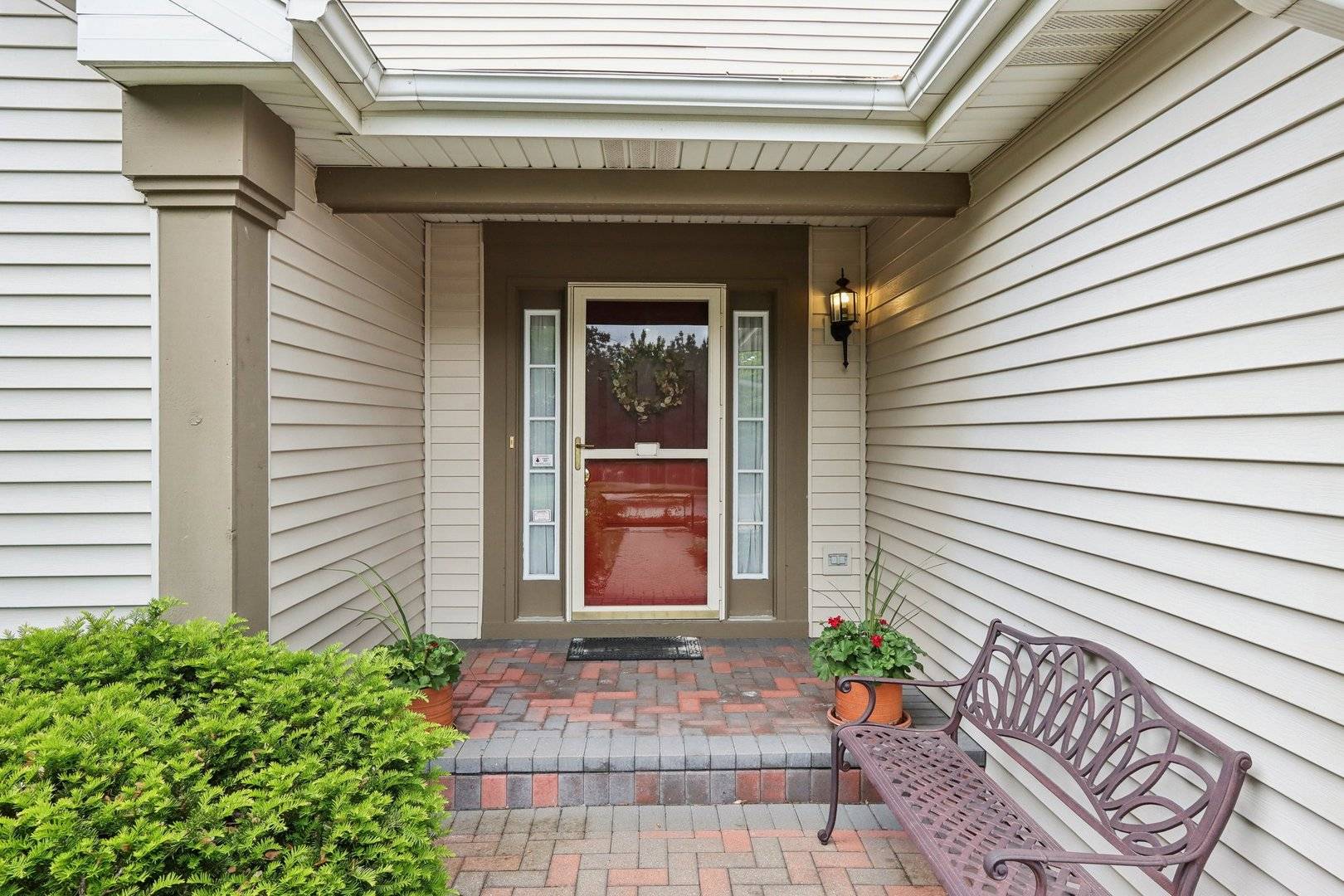 Mchenry, IL 60050,2207 Olde Mill LN