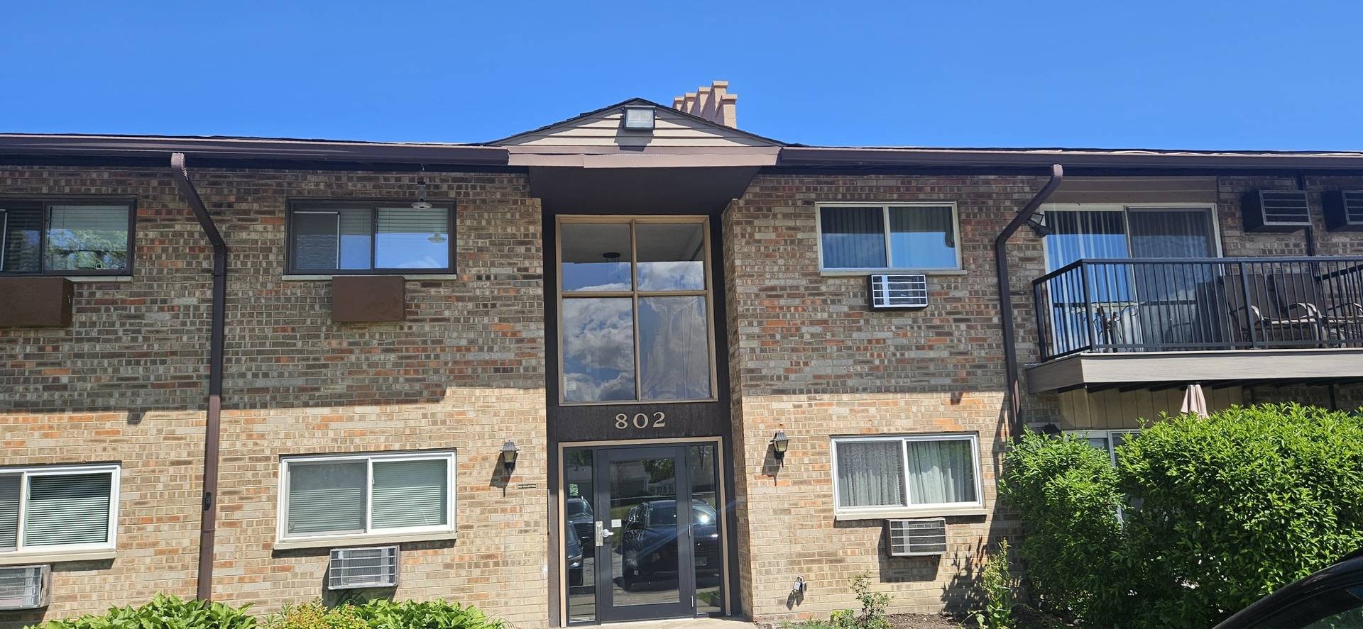Prospect Heights, IL 60070,802 E Old Willow RD #2-210