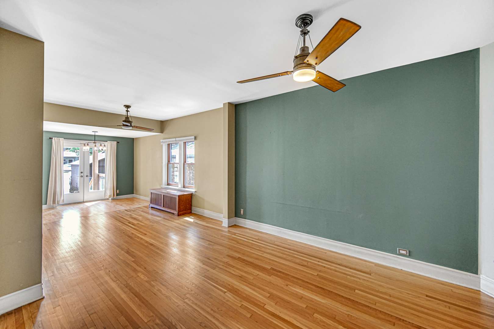 Oak Park, IL 60304,1044 S East AVE