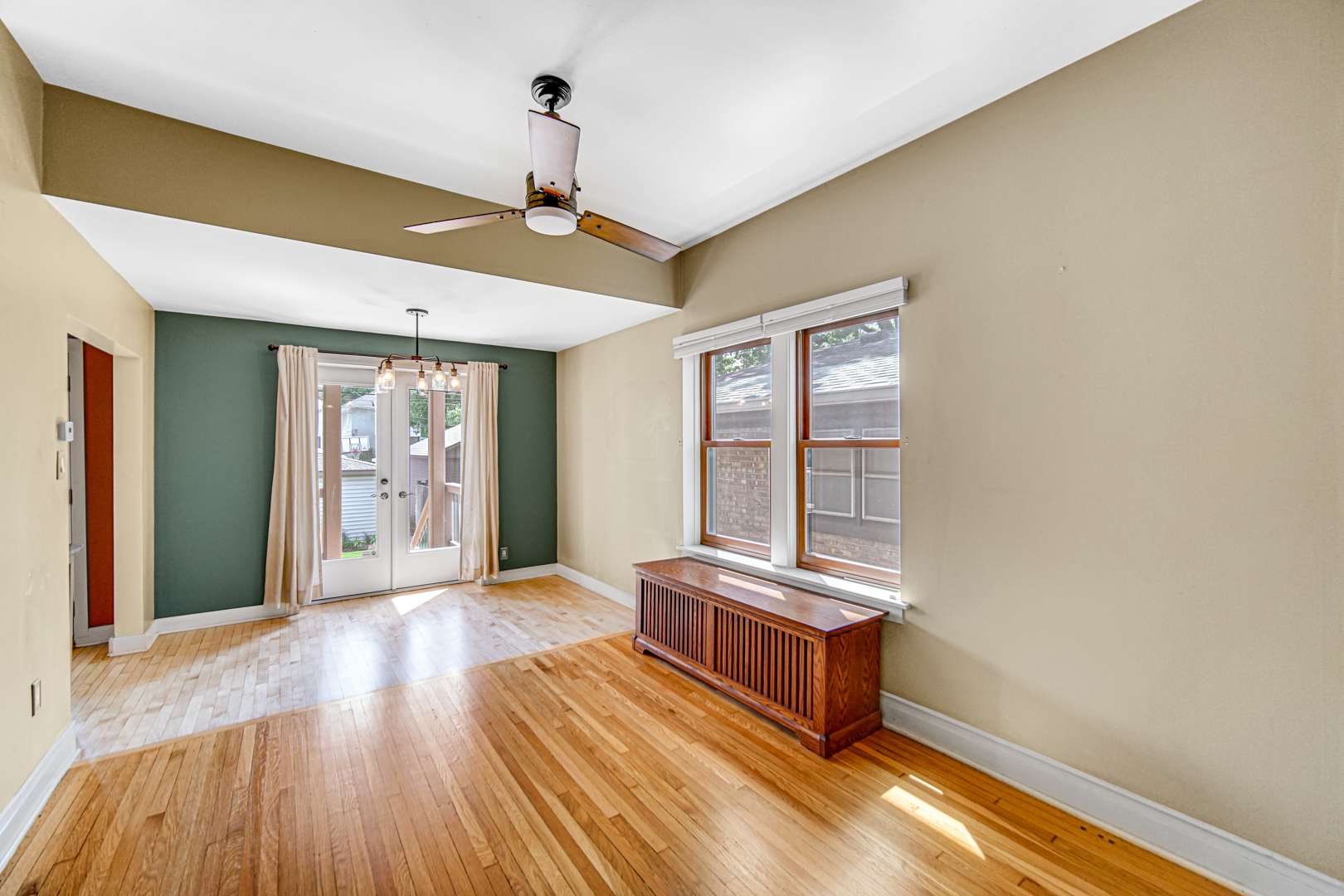 Oak Park, IL 60304,1044 S East AVE