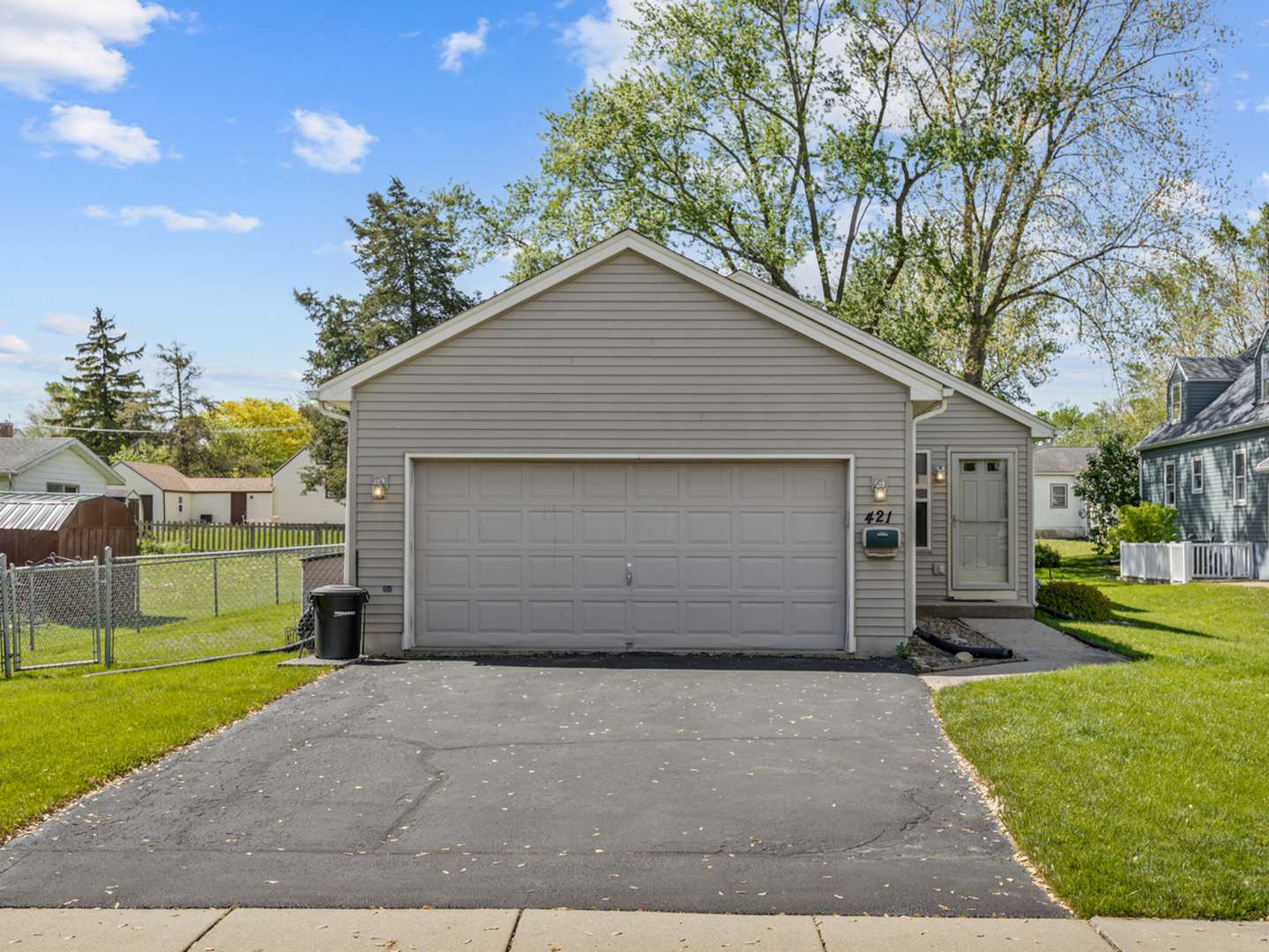 Woodstock, IL 60098,421 Meadow AVE