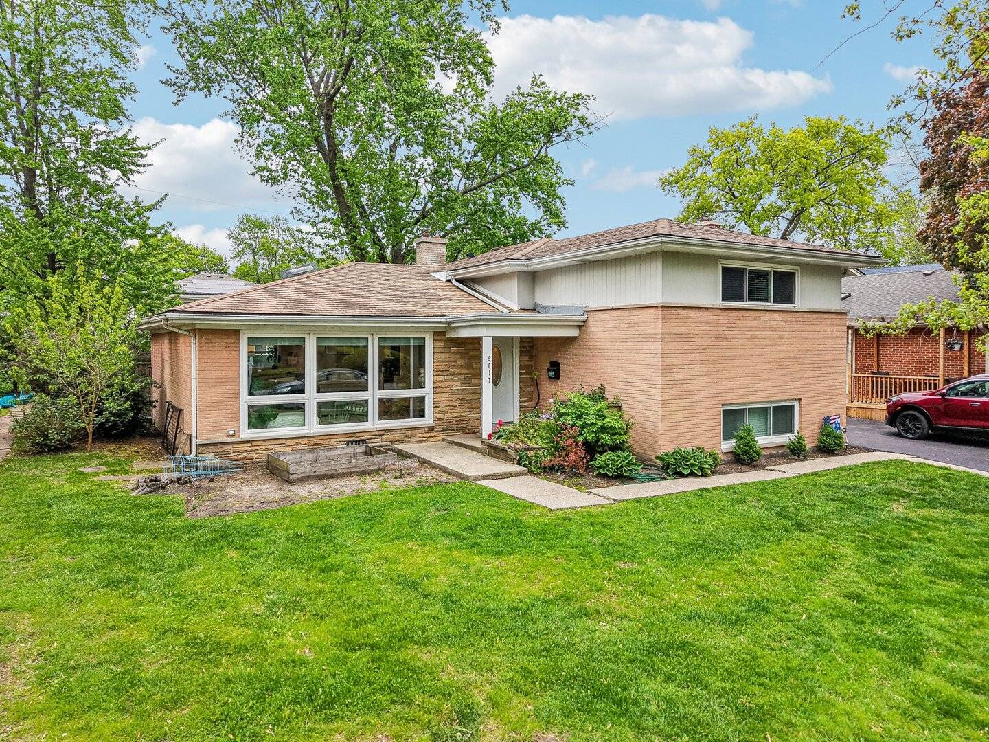 Skokie, IL 60076,9017 Pottawattami DR