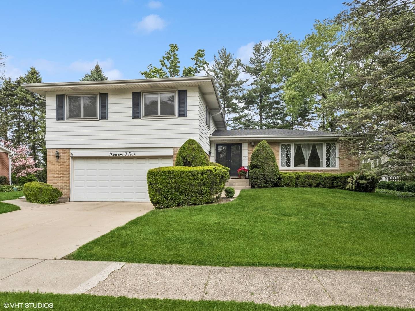 Arlington Heights, IL 60004,1304 E Campbell ST