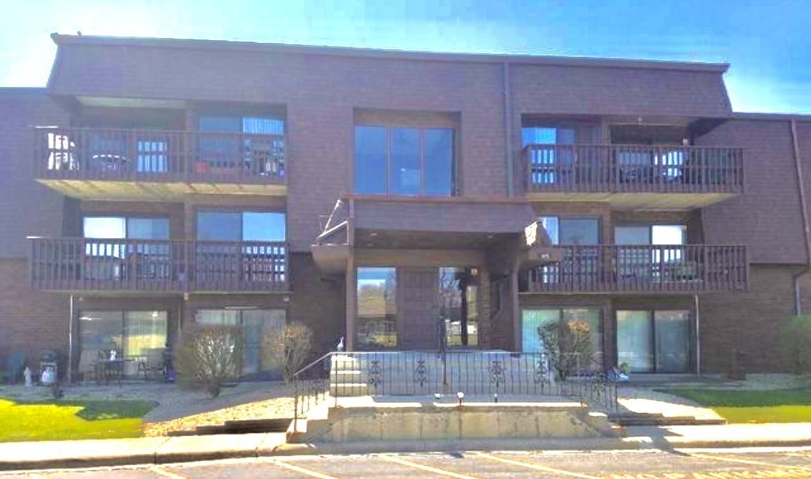Joliet, IL 60435,1615 Richmond CIR #301