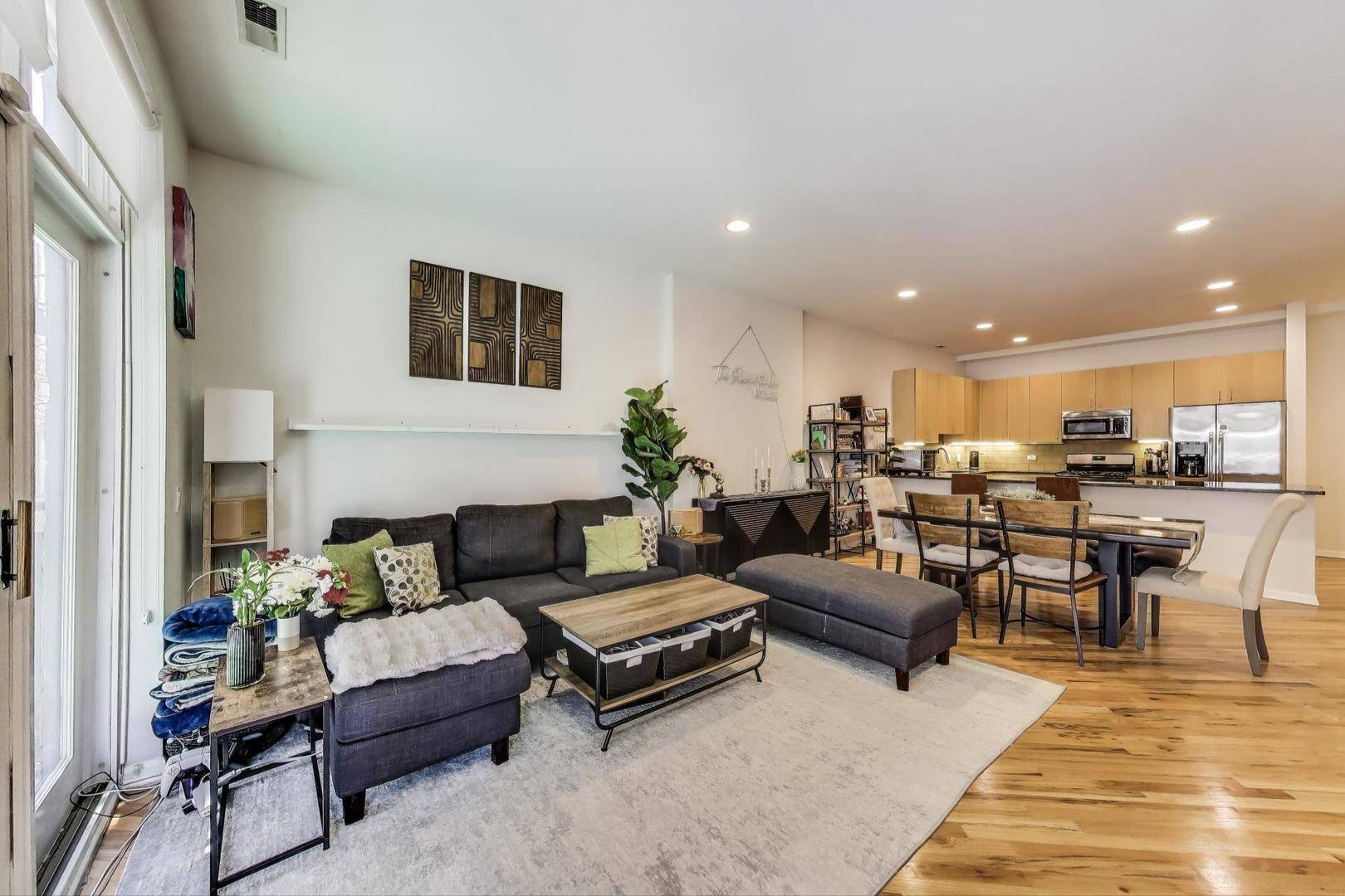 Chicago, IL 60647,2251 W Saint Paul AVE #2D