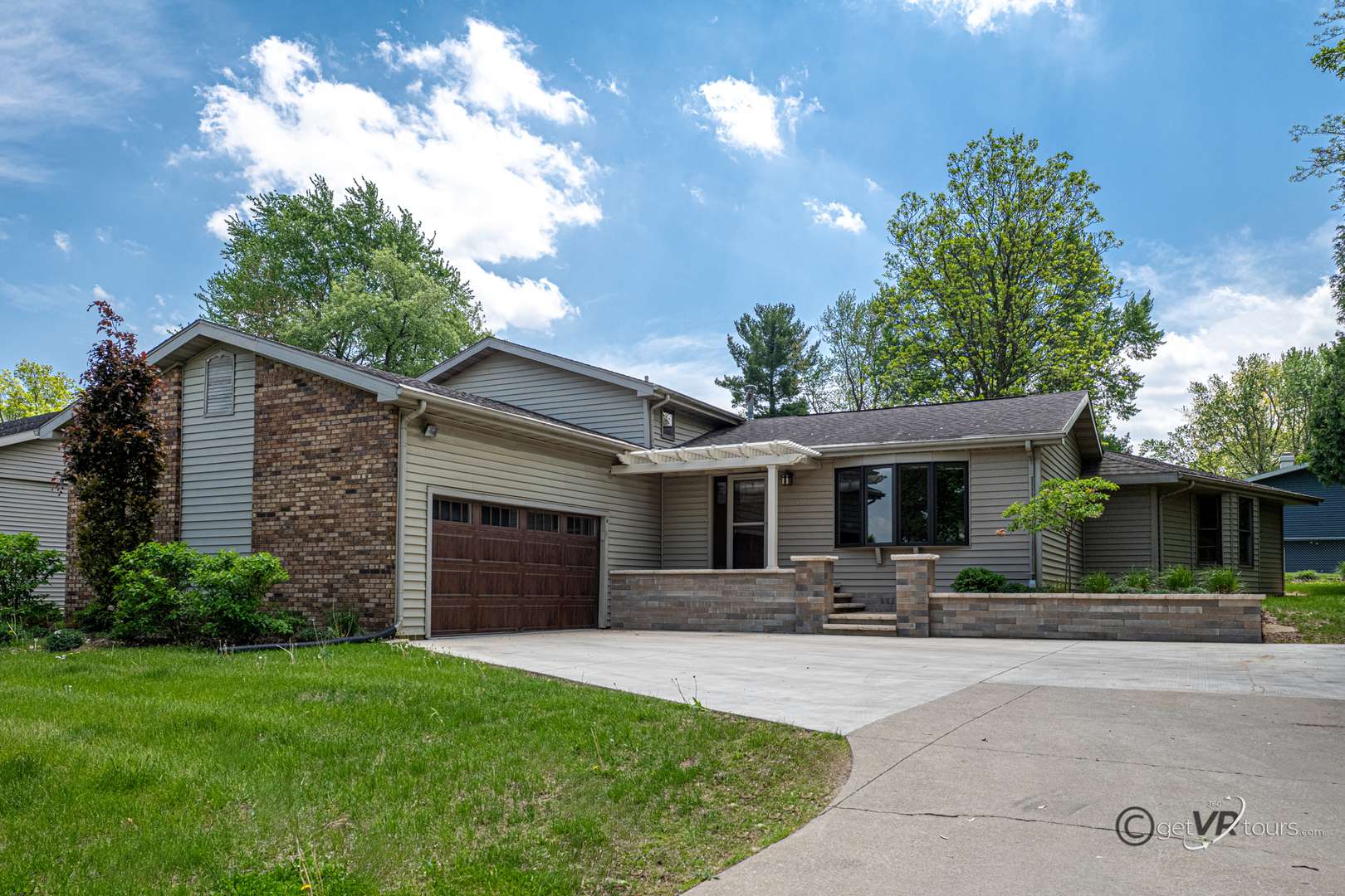 Freeport, IL 61032,2031 W Winchester DR