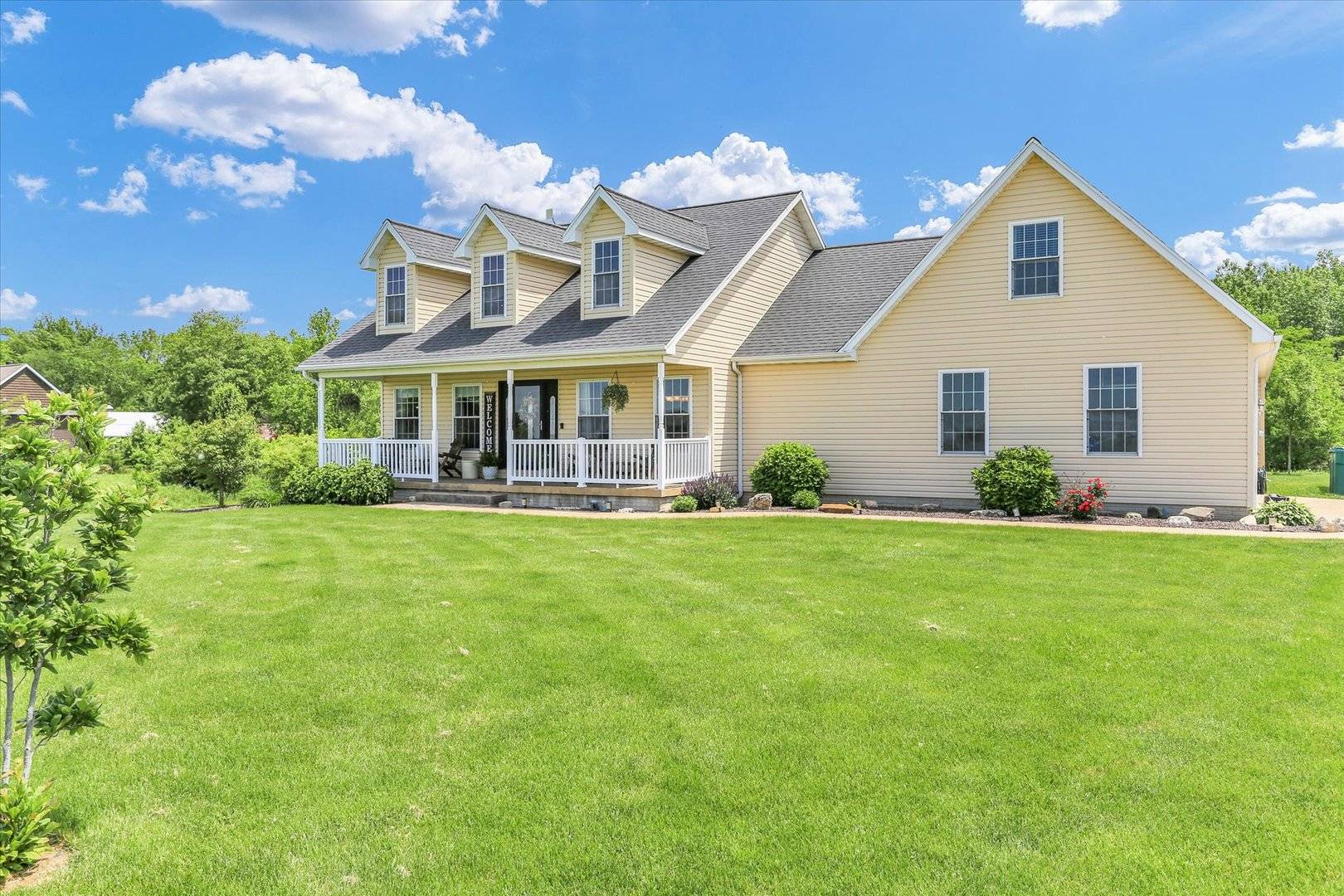 Tuscola, IL 61953,1228 N County Road 530 E RD
