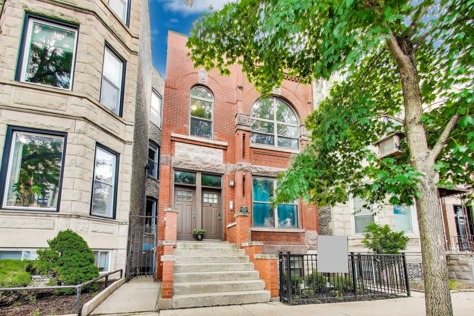 Chicago, IL 60622,847 N Damen AVE #2R