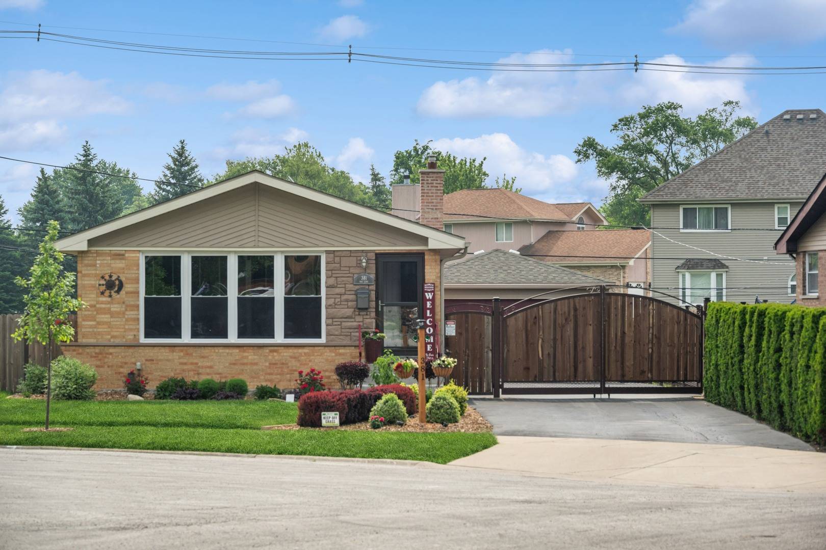 Chicago Heights, IL 60411,381 Iris LN