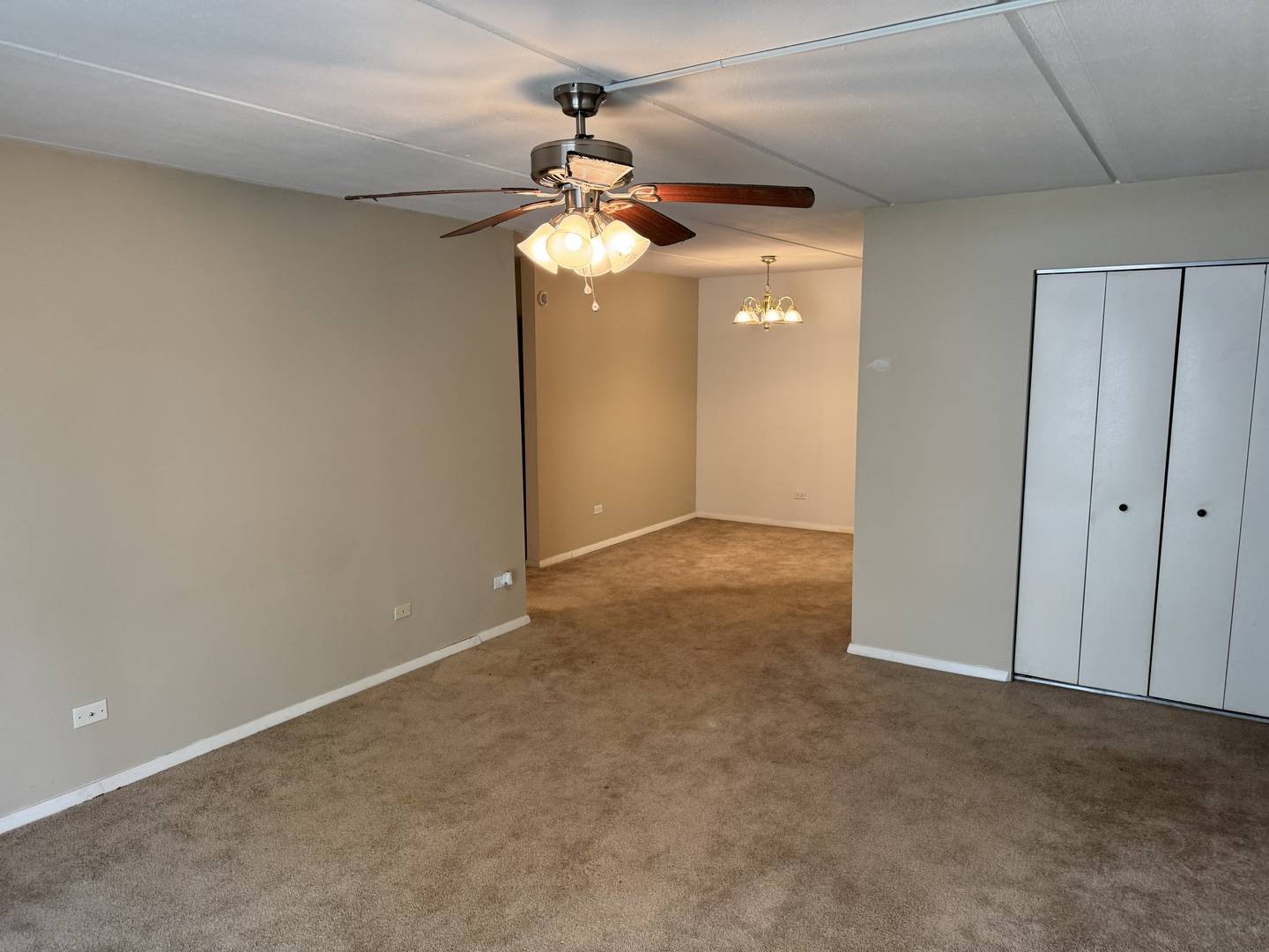 Glendale Heights, IL 60139,266 Shorewood DR #GC