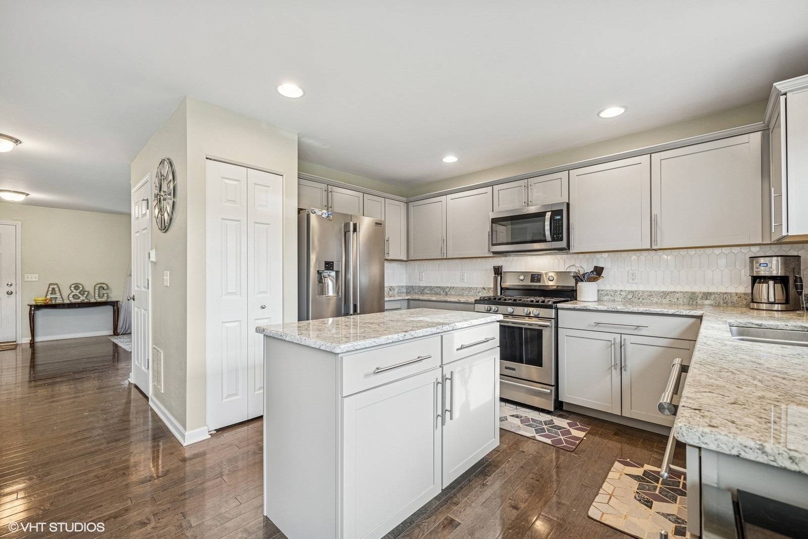 Hampshire, IL 60140,661 Olive LN